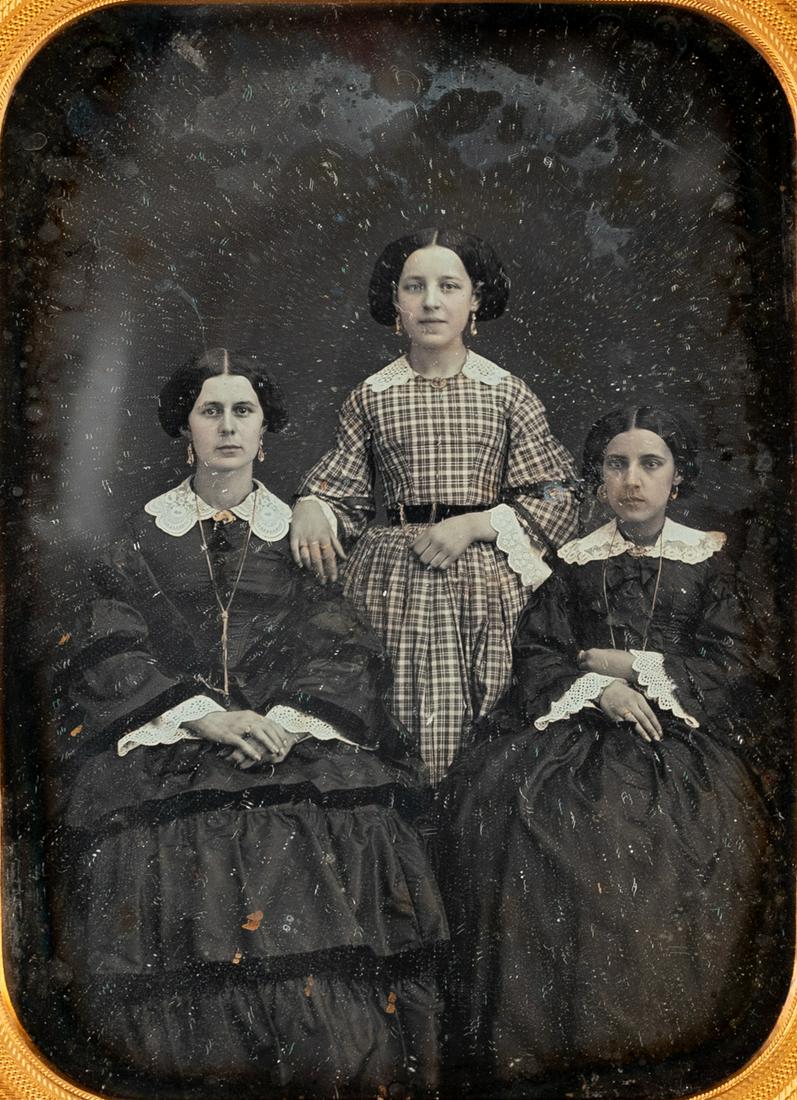 BOGARDUS Spectacular Half Plate Dag 3 women 1852 (1 of 3)