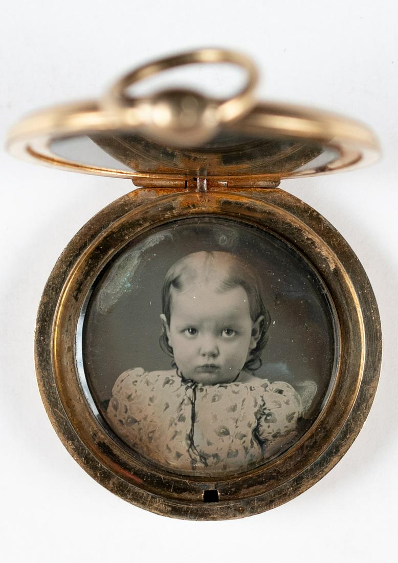 DAGUERREOTYPE of Baby in Gold Locket 1850 (1 of 3)