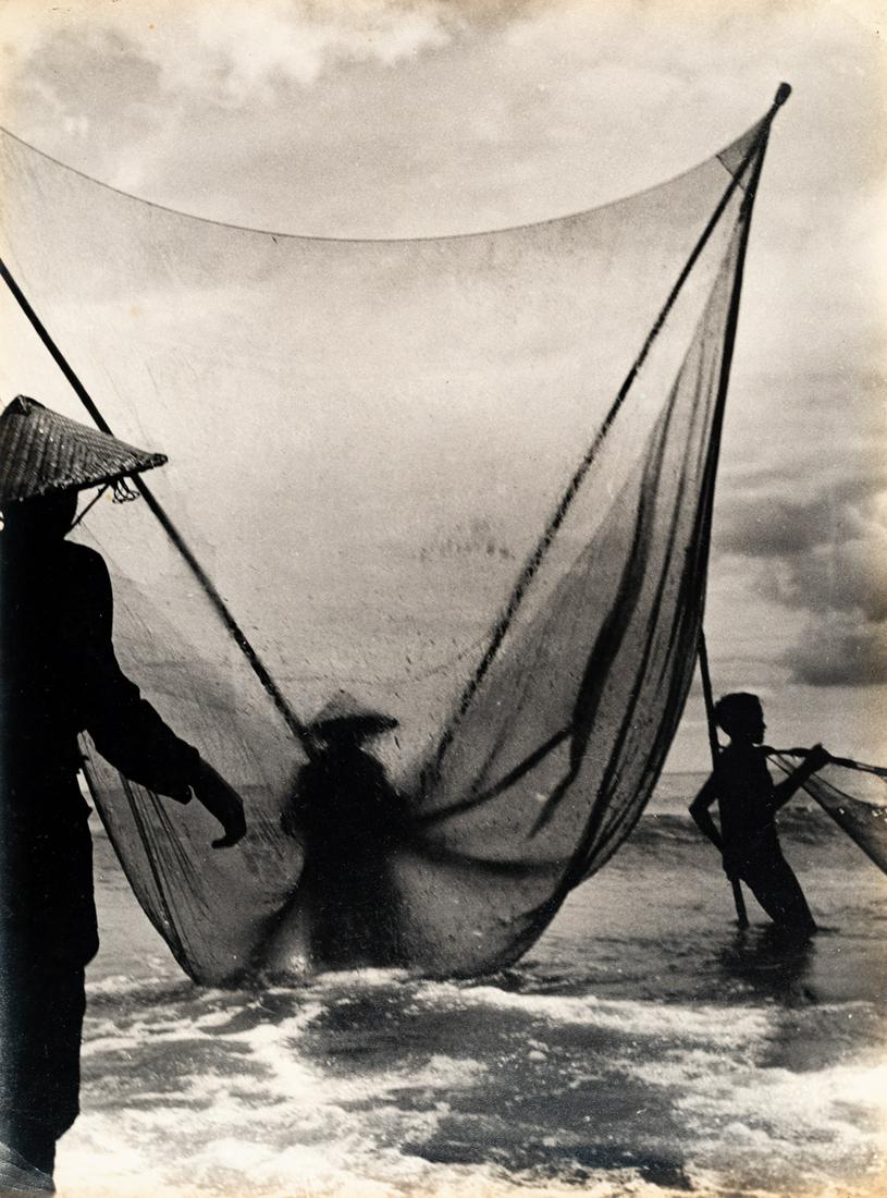 VAN HUYNH Rhythm of Fishing Nets Vietnam 1960s (1 of 3)