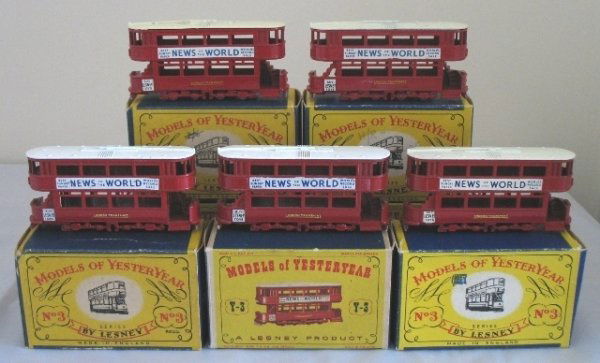 5x Matchbox Yesteryear Y3-1 1907 'E' Class Tramcar: 5x Matchbox Yesteryear Y3-1 1907 'E' Class Tramcar - (1) Issue 3. Red body, cream roof, grey wheels, near mint in good A box with graffiti. (2) Issue 9, Red body, cream roof, grey wheels, near mint wi
