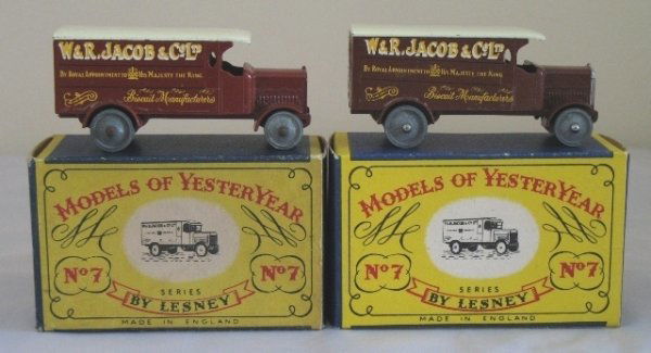 2x Matchbox Yesteryear Y7-1 4 Ton Leyland Lorry: 2x Matchbox Yesteryear Y7-1 4 Ton Leyland Lorry – (1) Issue 2, Dark brown chassis, cream roof, silver radiator shell, near mint in an excellent A box. (2) - Issue 8, Reddish brown chassis, cream roo
