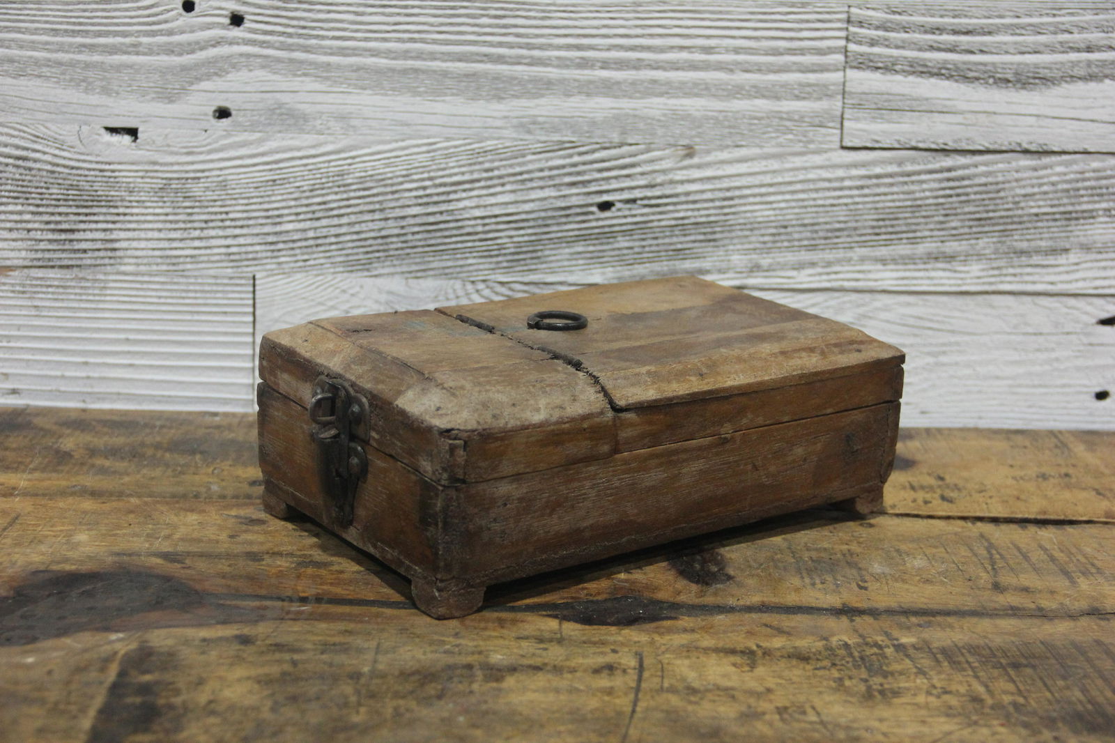 Vintage Stlye Shaving Box (1 of 5)