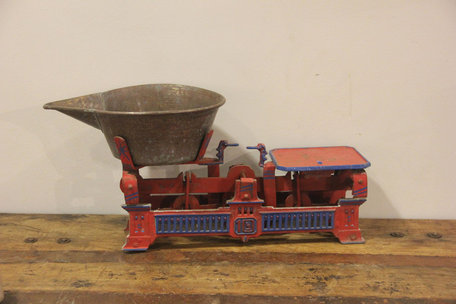 Vintage Metal Scale (1 of 3)