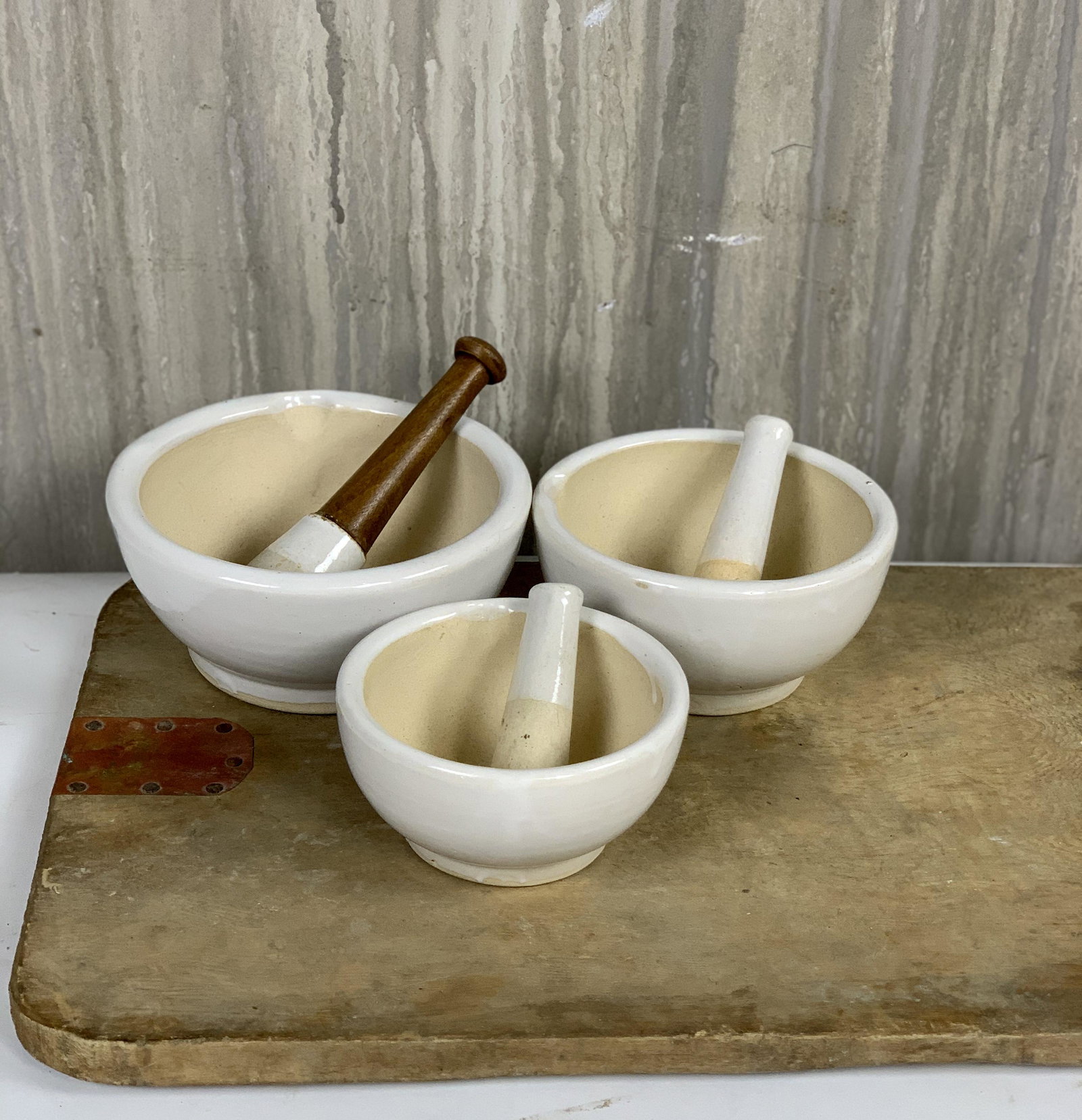 Set of Three Mortar and Pestle: Lot of three porcelain mortars with vintage style pestle. Great kitchen dÃ©cor! 4.5'' x 2.5''H5.25'' x 2.5''H6.5'' x 3''H