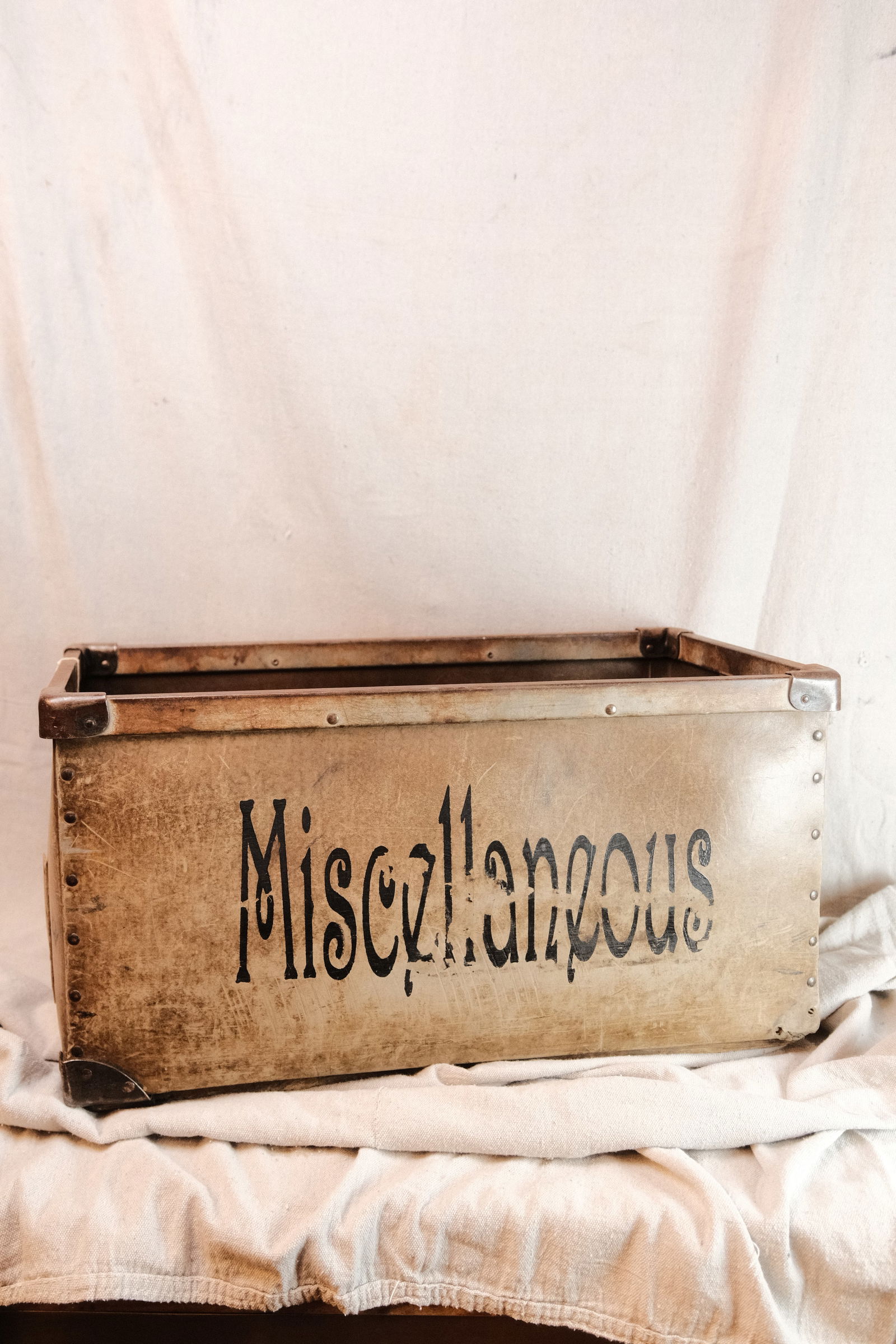 Vintage Miscellaneous Storage Box (1 of 3)