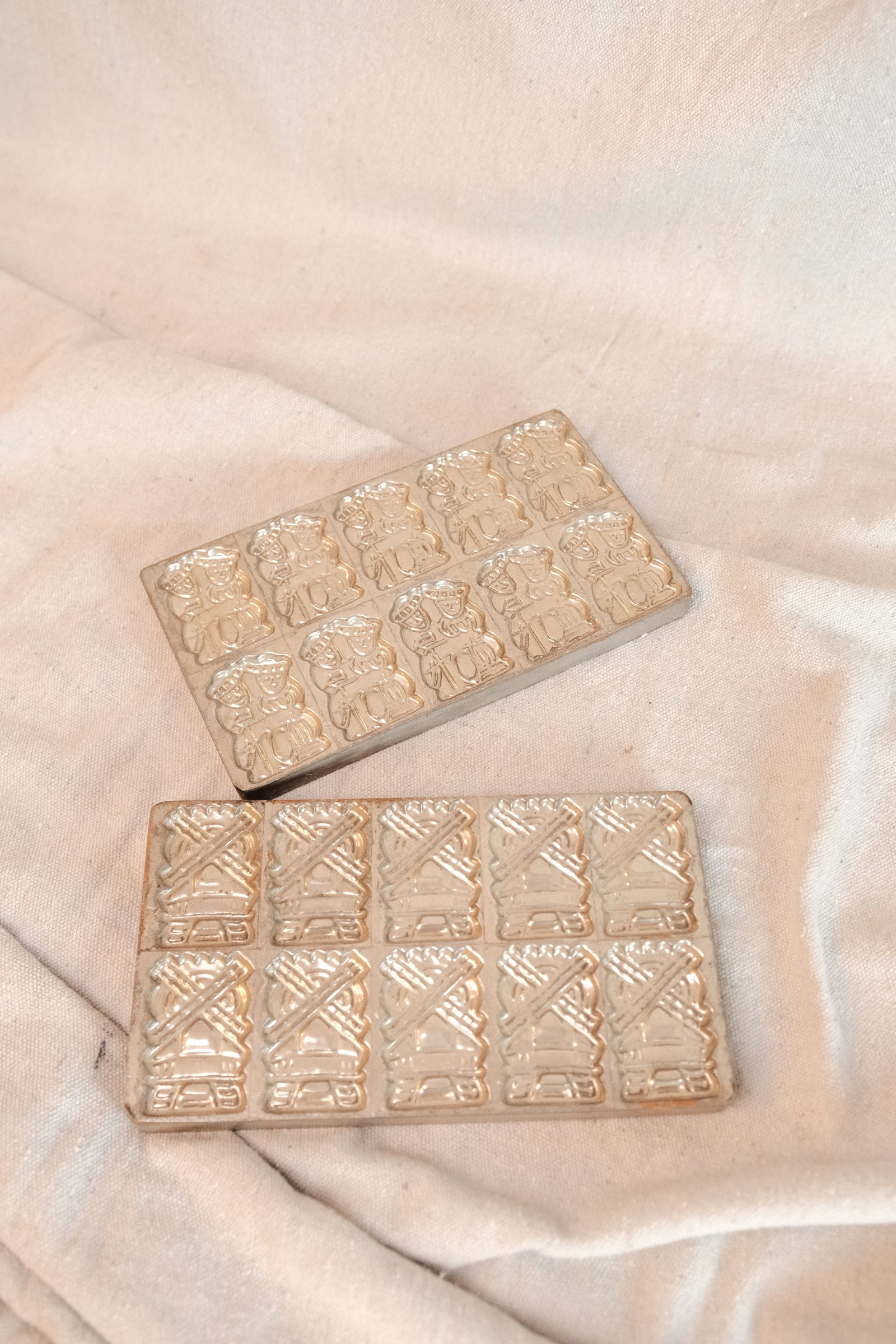 Antique Chocolate Bar Mold, Primrose Flower bloom Design (1 of 4)