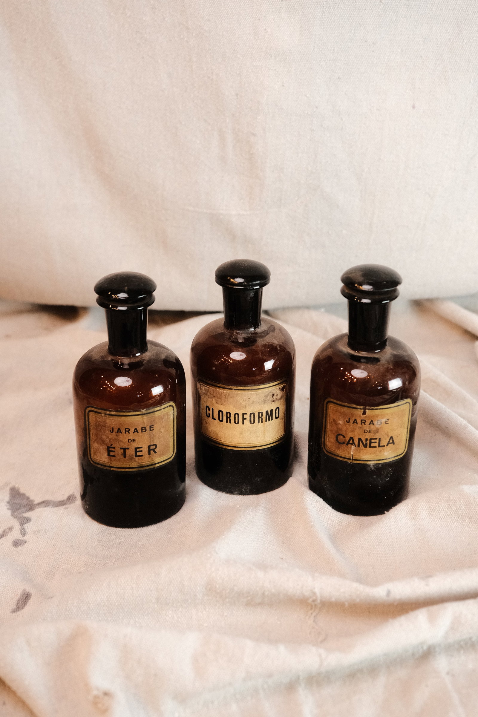 Antique Apothicary Jar with fitted Lid, Set of 3 Amber Glass Bottles, Medium (1 of 4)