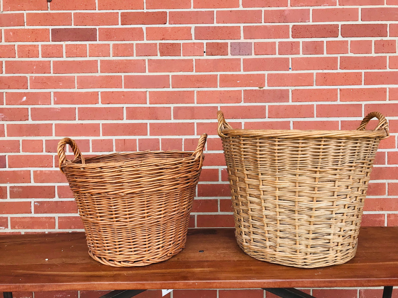 Pair of Round Baskets with Handles, natural finish (1 of 4)