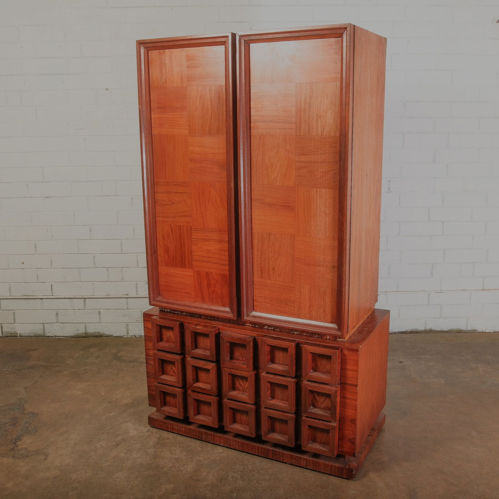 Mid-Century Moder Chifferobe or Linen Chest (1 of 5)