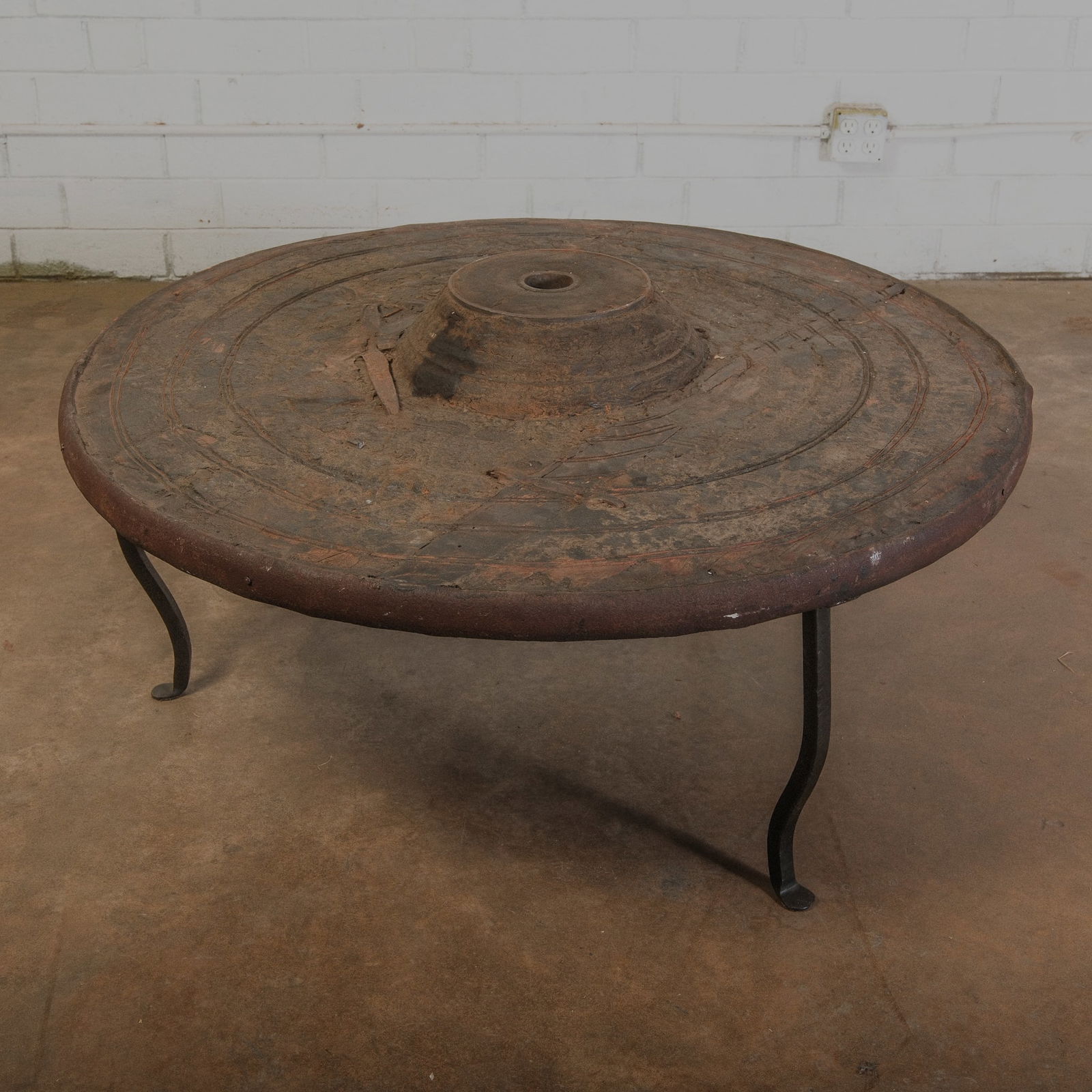 Reclaimed ornate round wheel coffee table (1 of 4)
