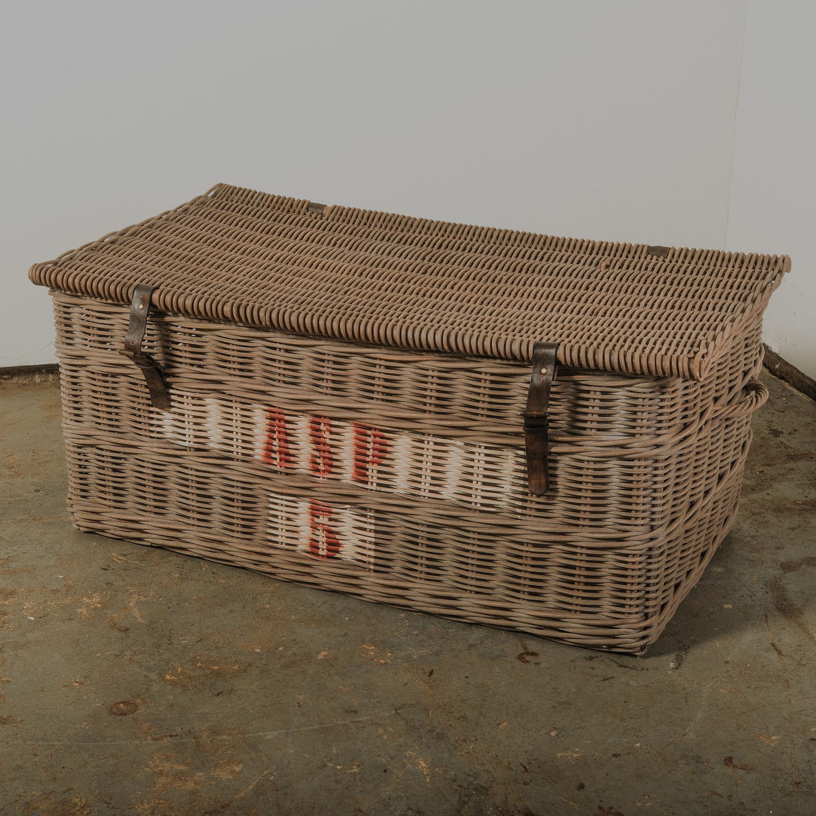 Vintage Style French Champagne Basket (1 of 5)