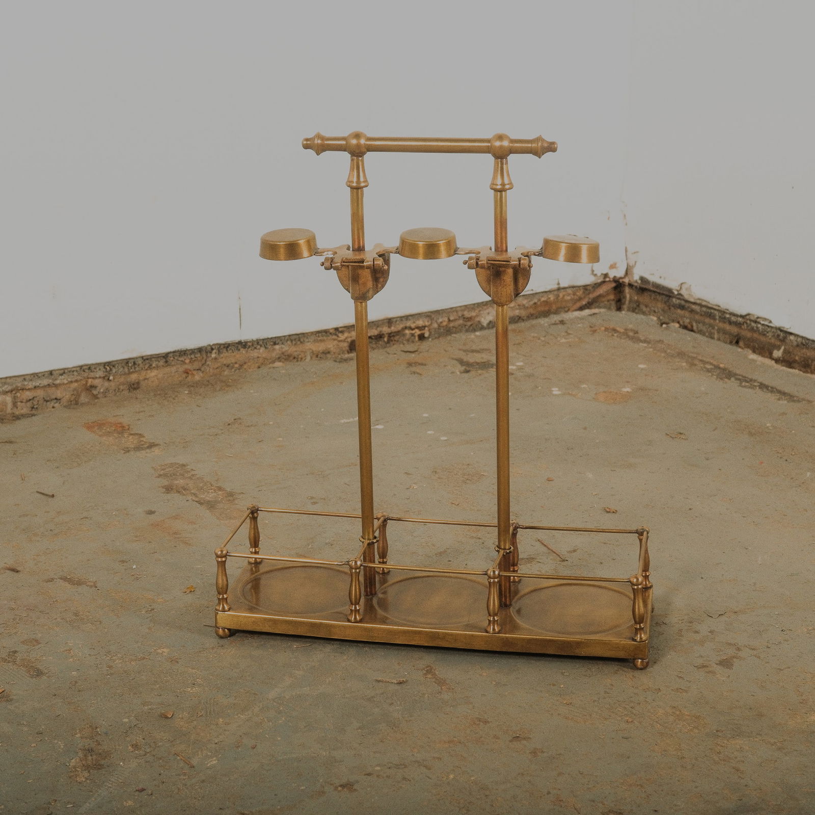 Vintage Style Tantalus Brass Liquor/Brandy Stand (1 of 3)