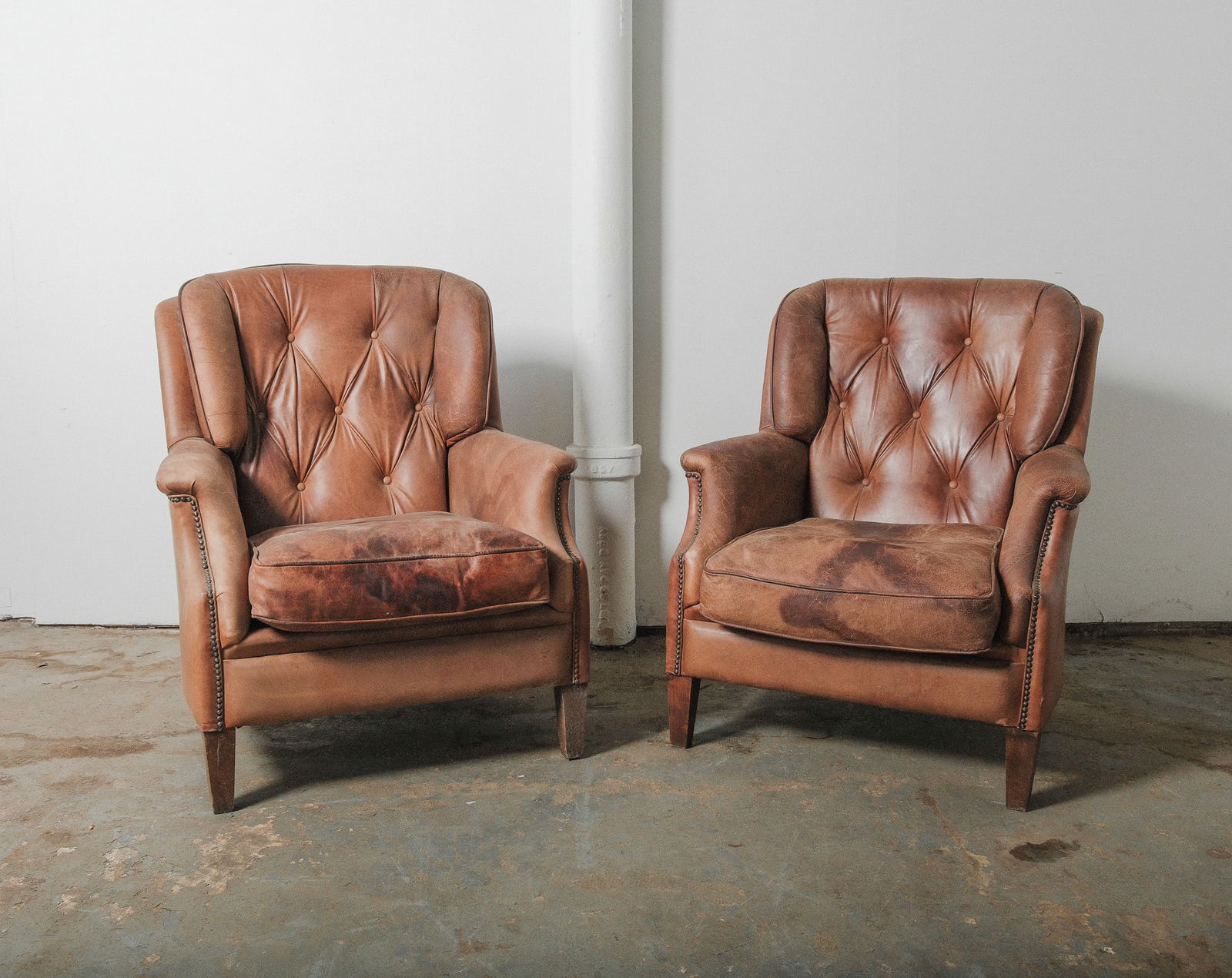 Pair of Vintage Tufted Leather Club Chairs (1 of 5)