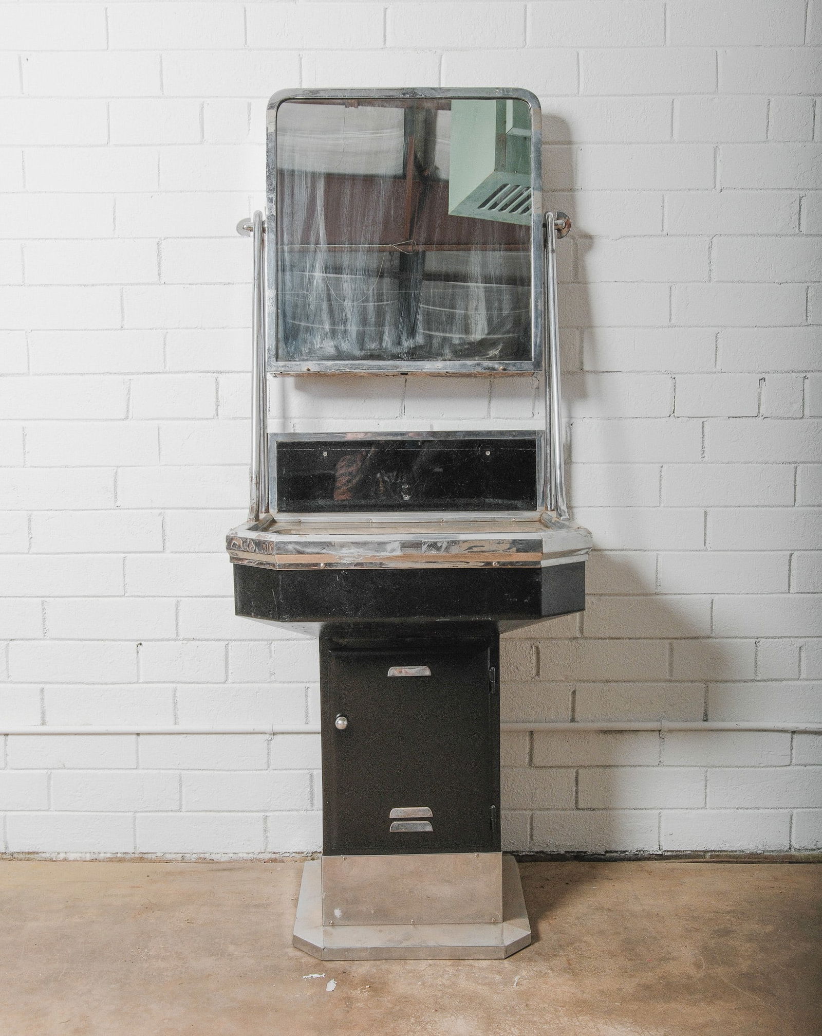 Vintage Industrial Barbershop Salon Staion with Mirror (1 of 4)