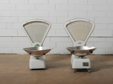 Vintage White Enamel Countertop Grocery Scale