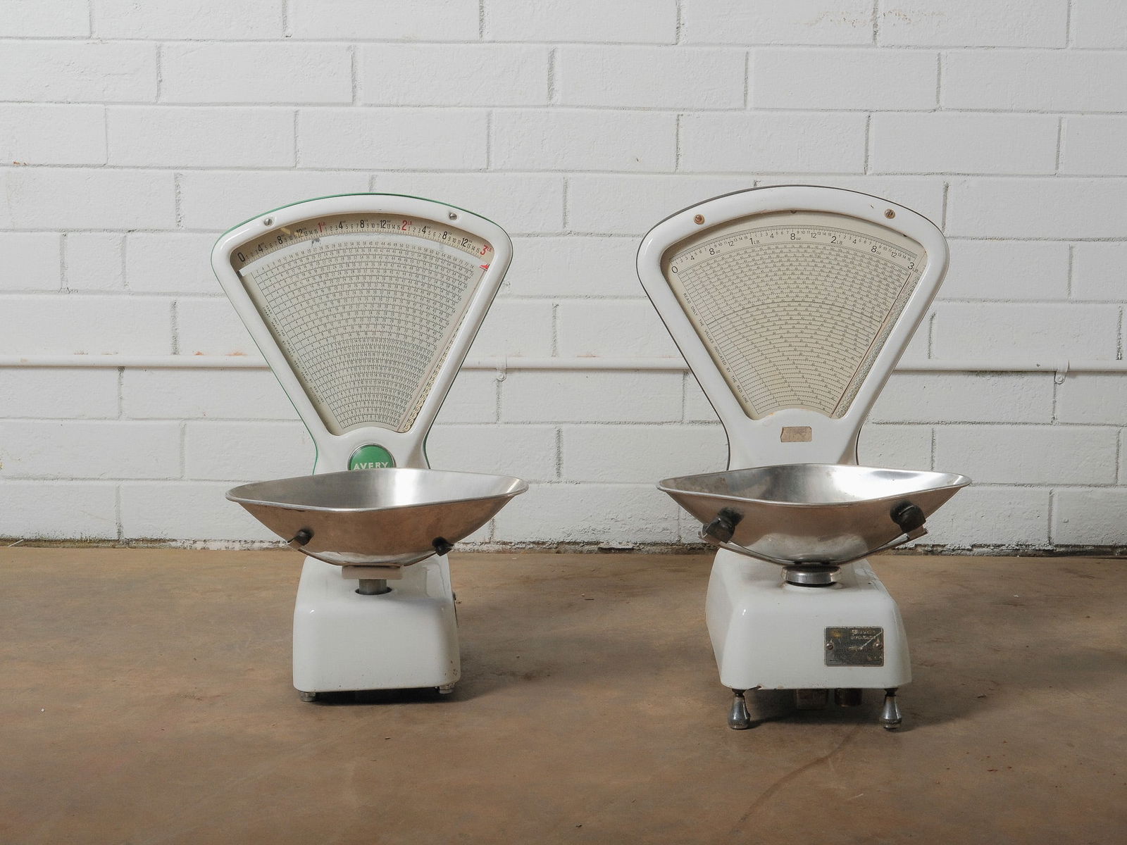 Vintage White Enamel Countertop Grocery Scale (1 of 9)