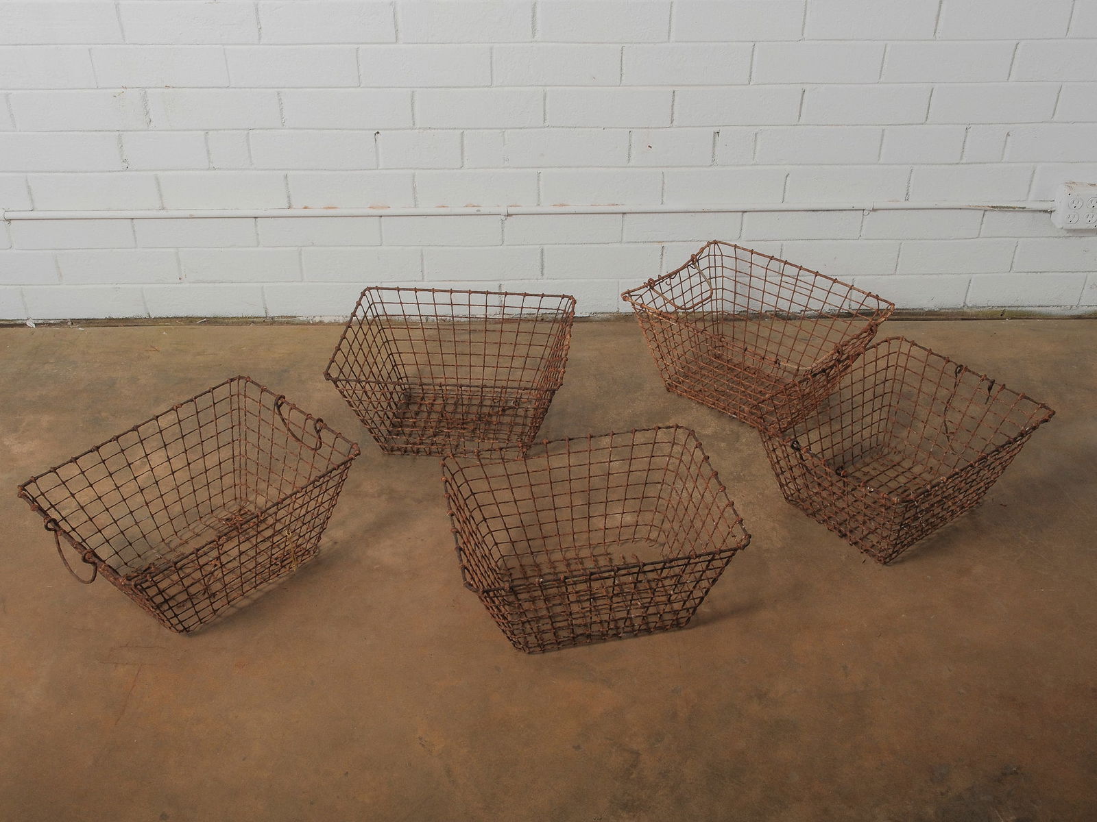 Group of 5 French Oyster Baskets (1 of 8)