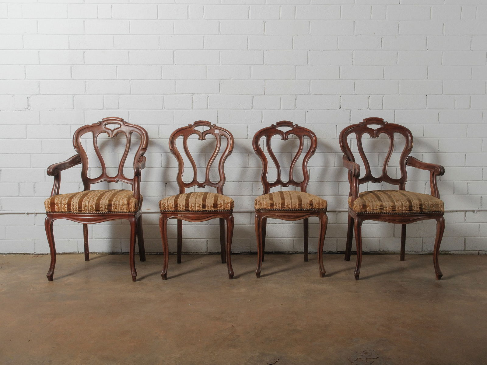 Set of 4 Victorian-Style Balloon Back Dining Chairs (1 of 7)