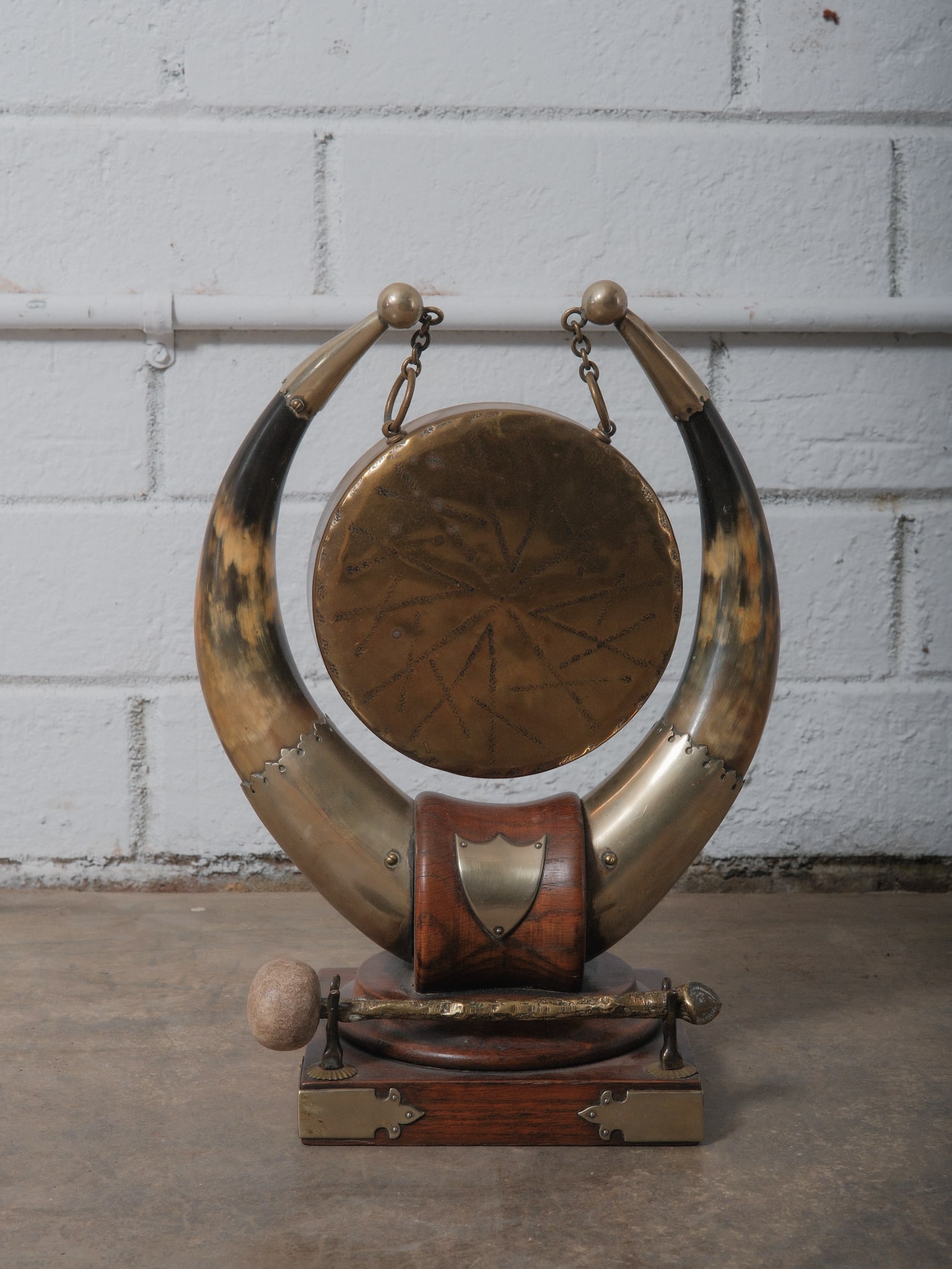 Oak and Cattle Horn Dinner Gong (1 of 5)