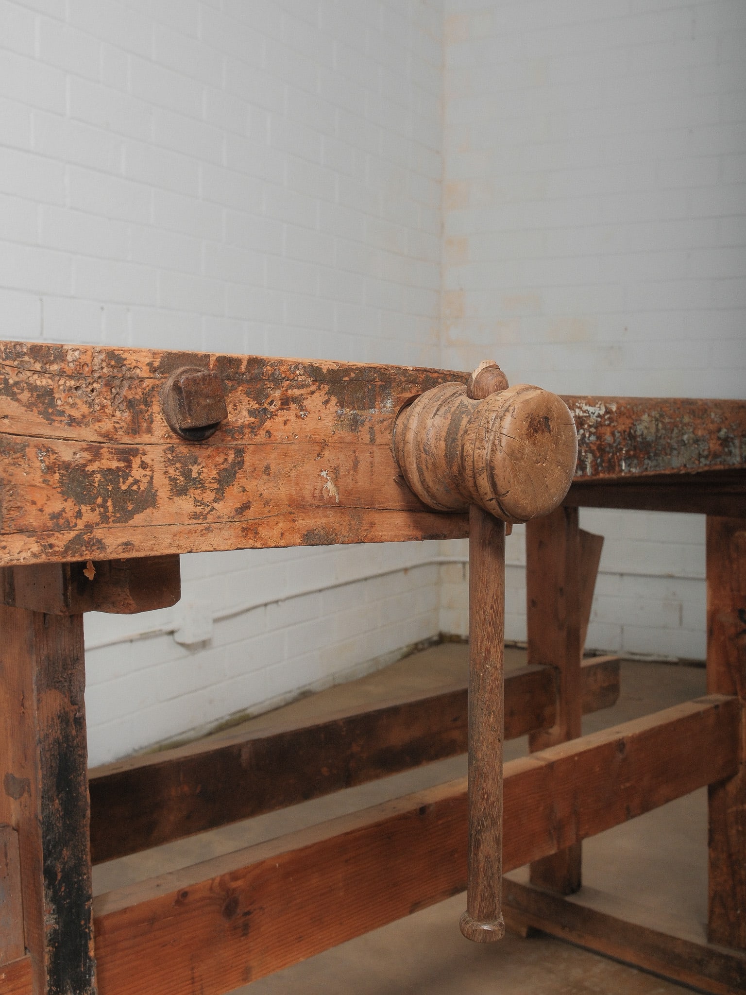 Carpenters Workbench with Vise - 6