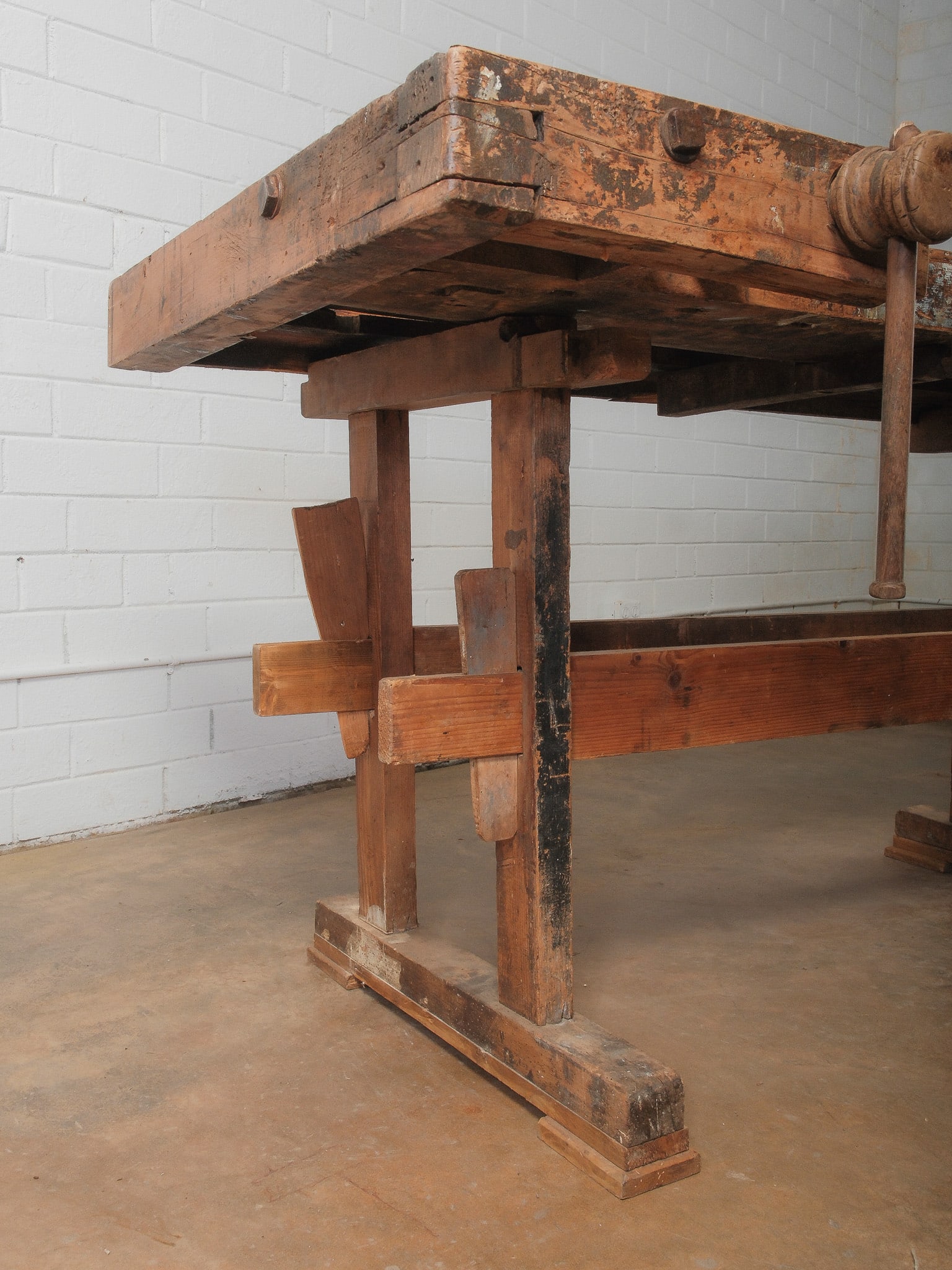 Carpenters Workbench with Vise - 7