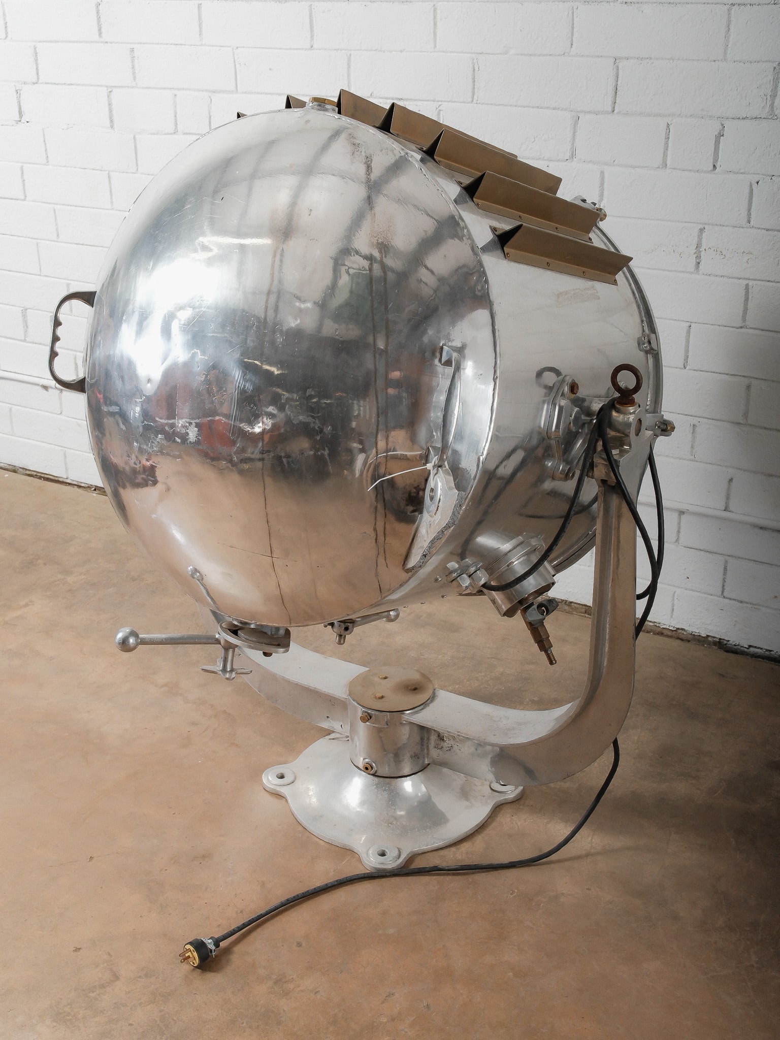 Oversized Studio Spotlight - 7