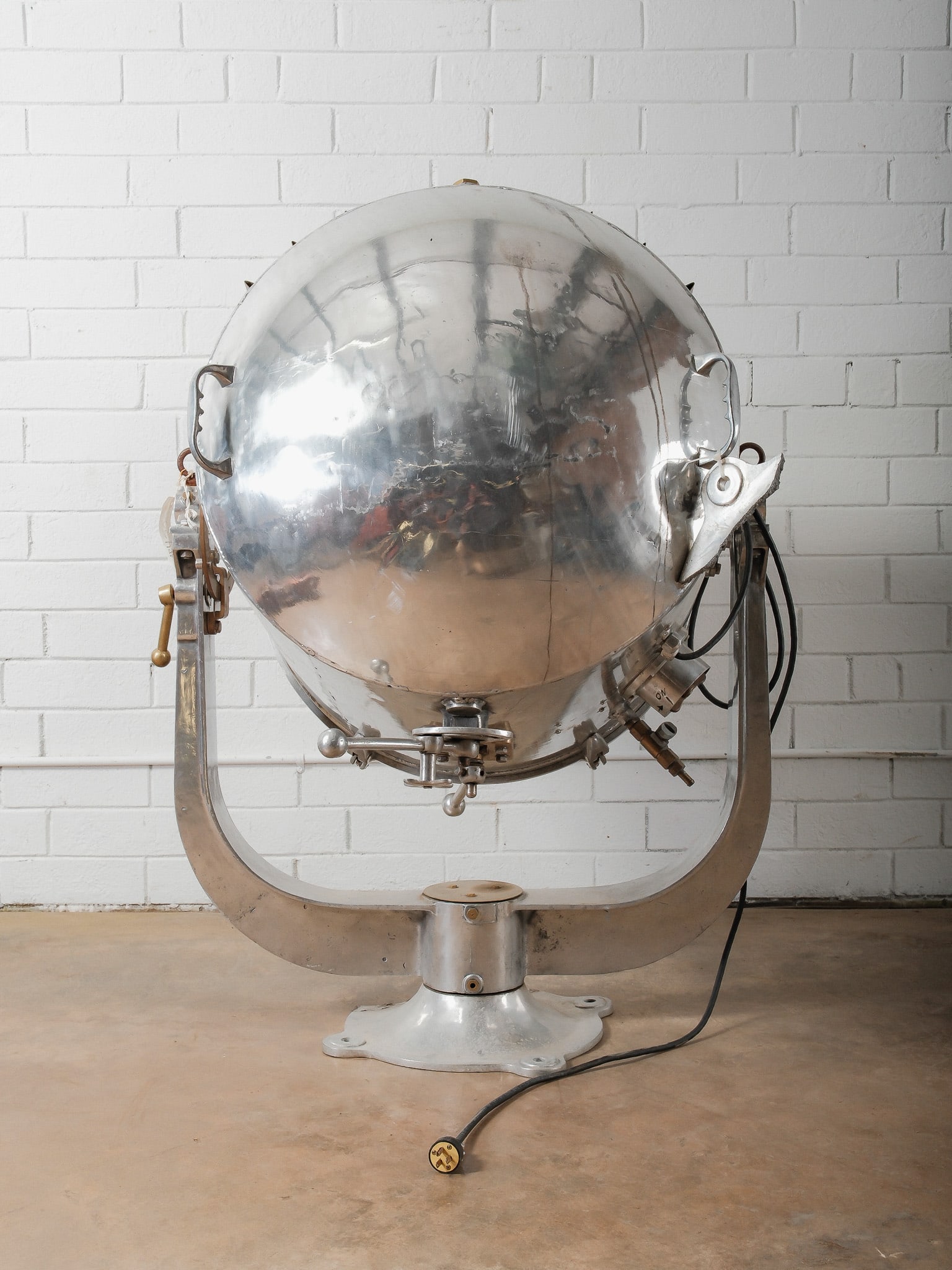 Oversized Studio Spotlight - 8