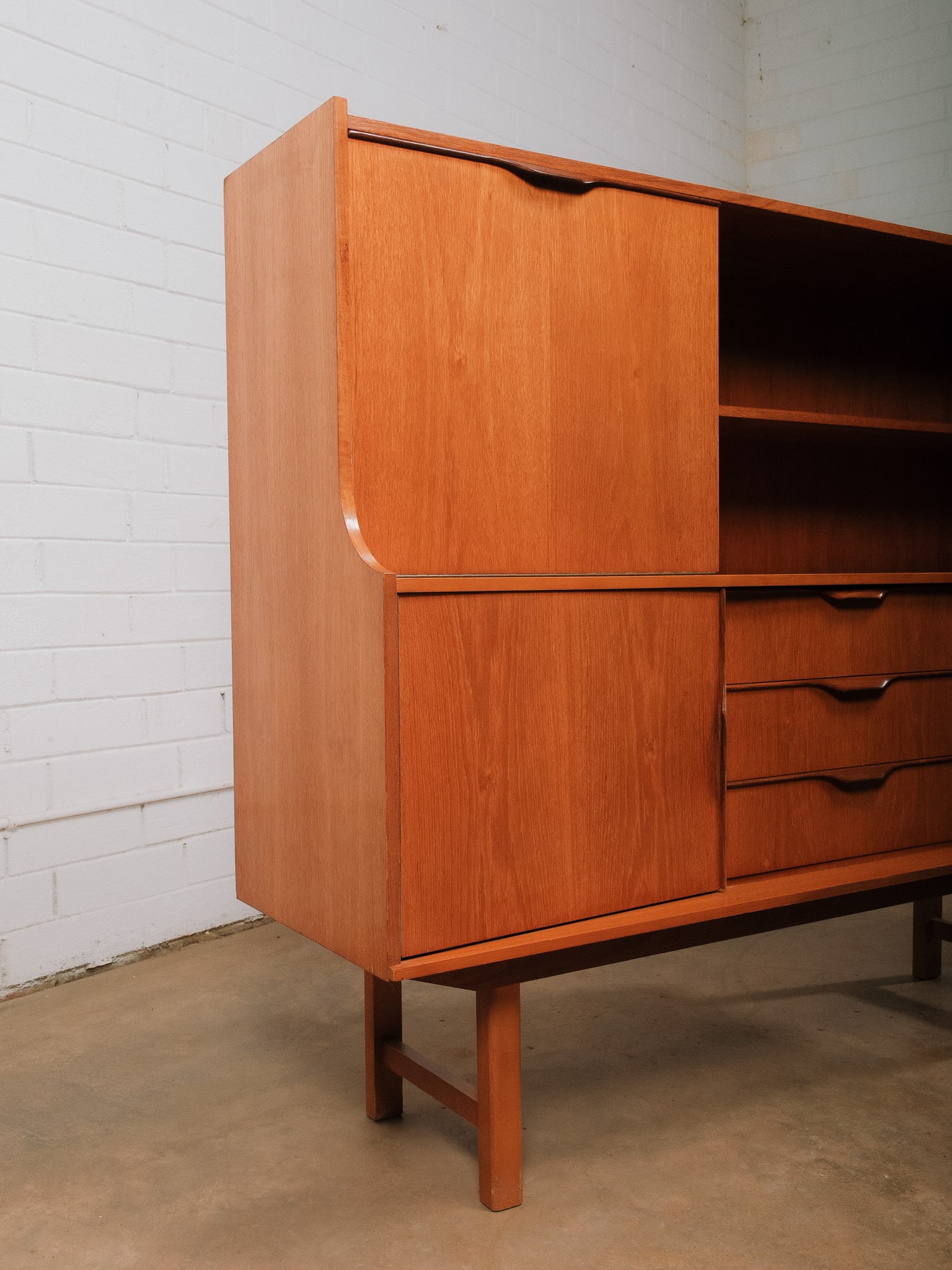 MCM Hutch - 13