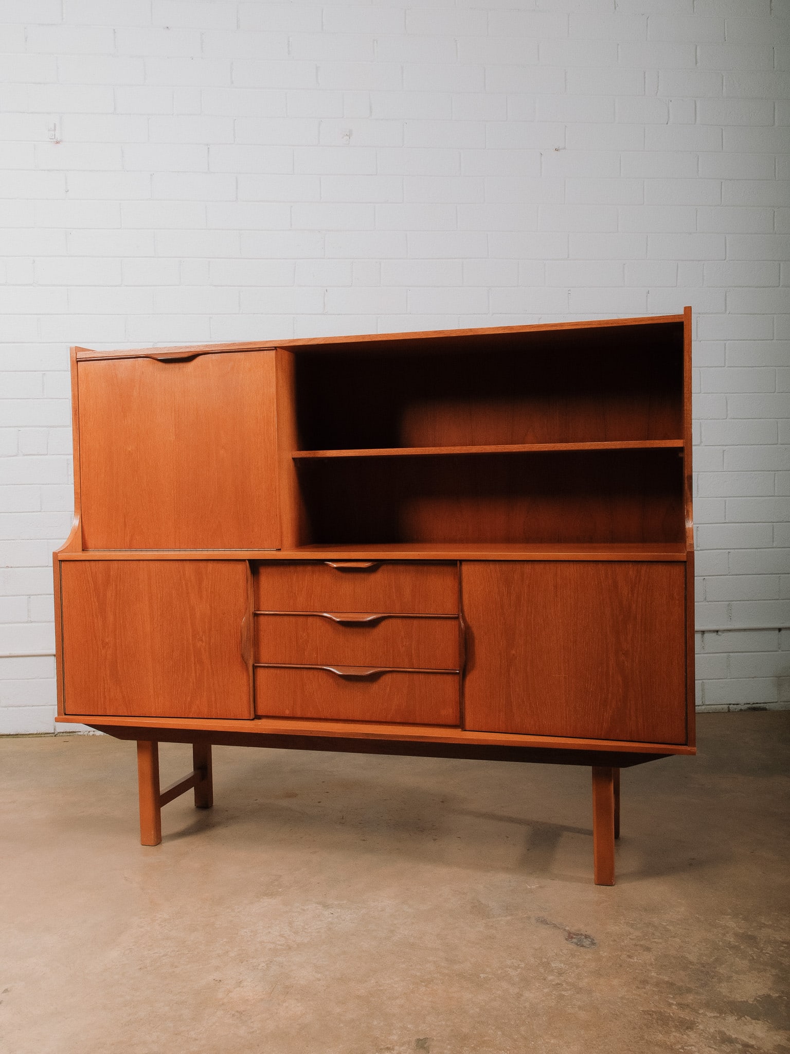 MCM Hutch - 2