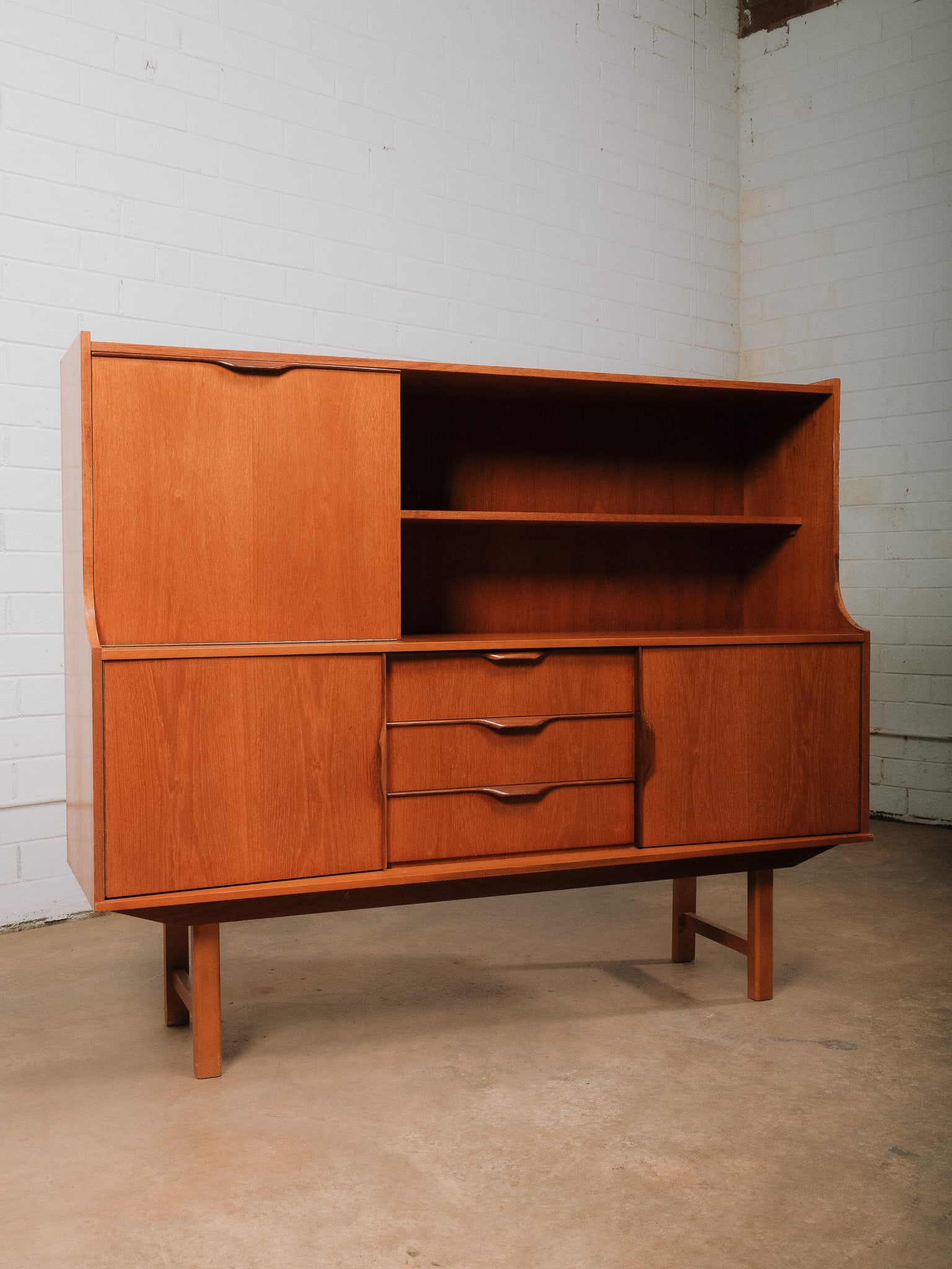 MCM Hutch - 3