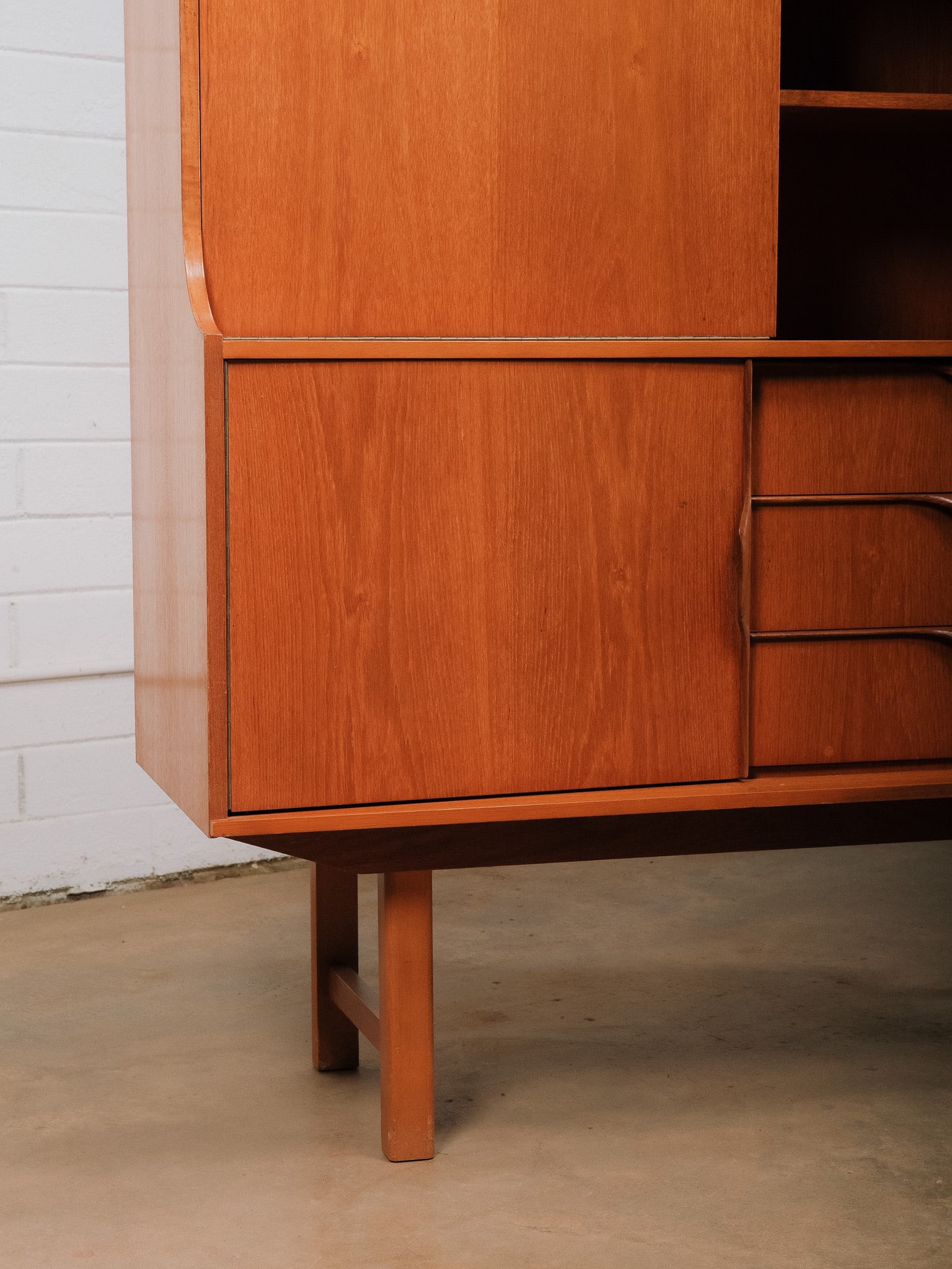 MCM Hutch - 4