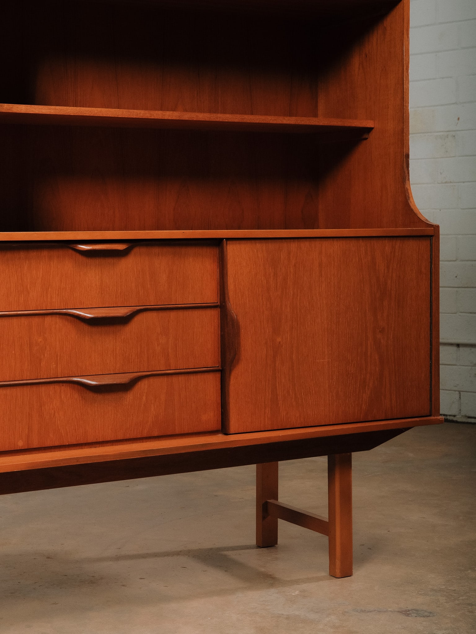 MCM Hutch - 5