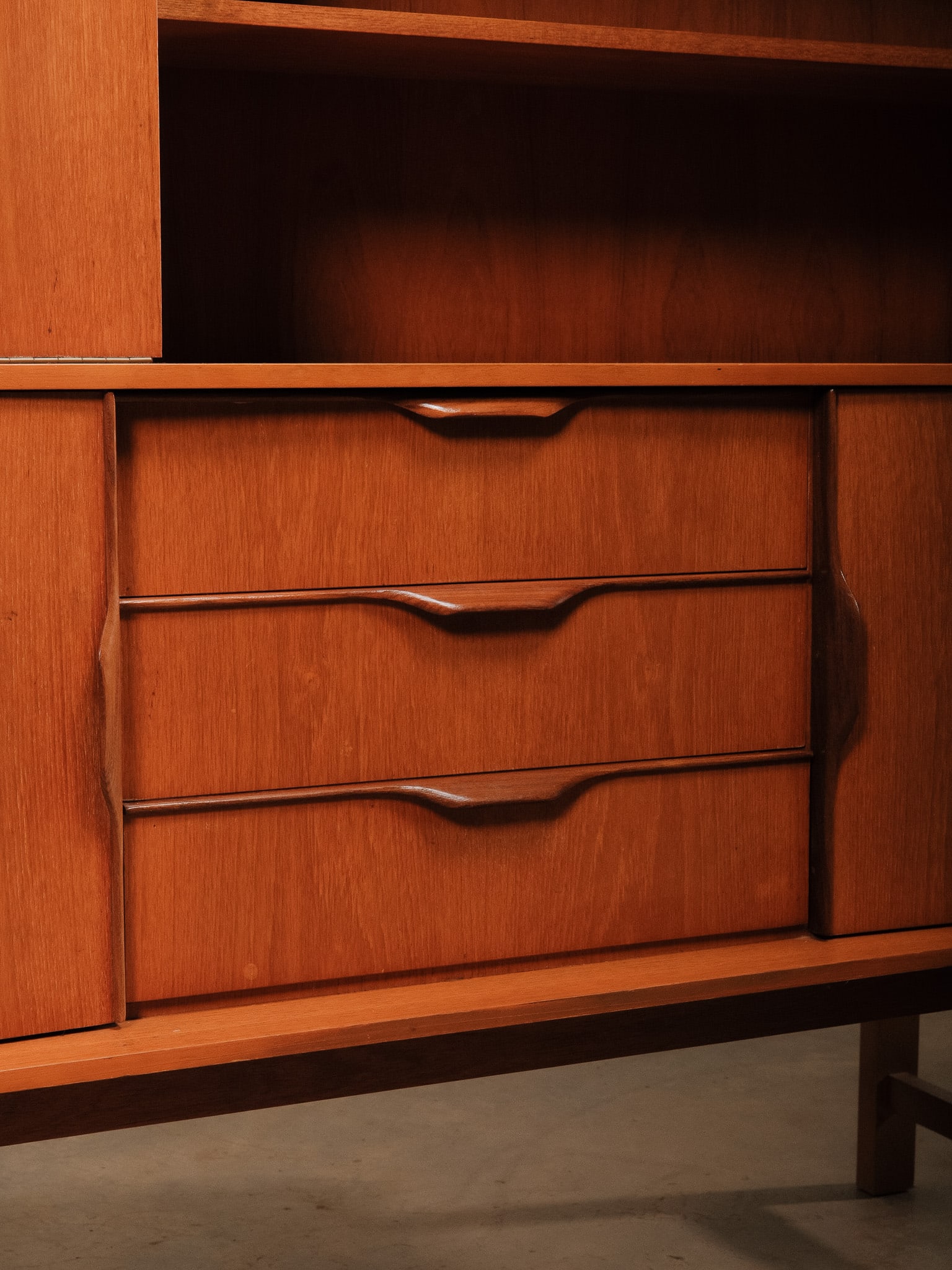 MCM Hutch - 6