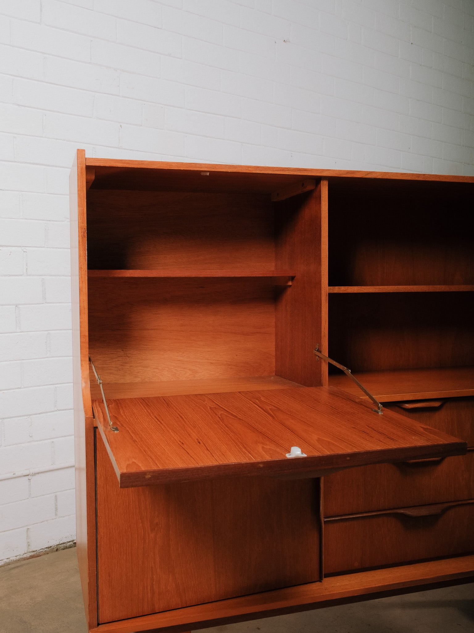 MCM Hutch - 8