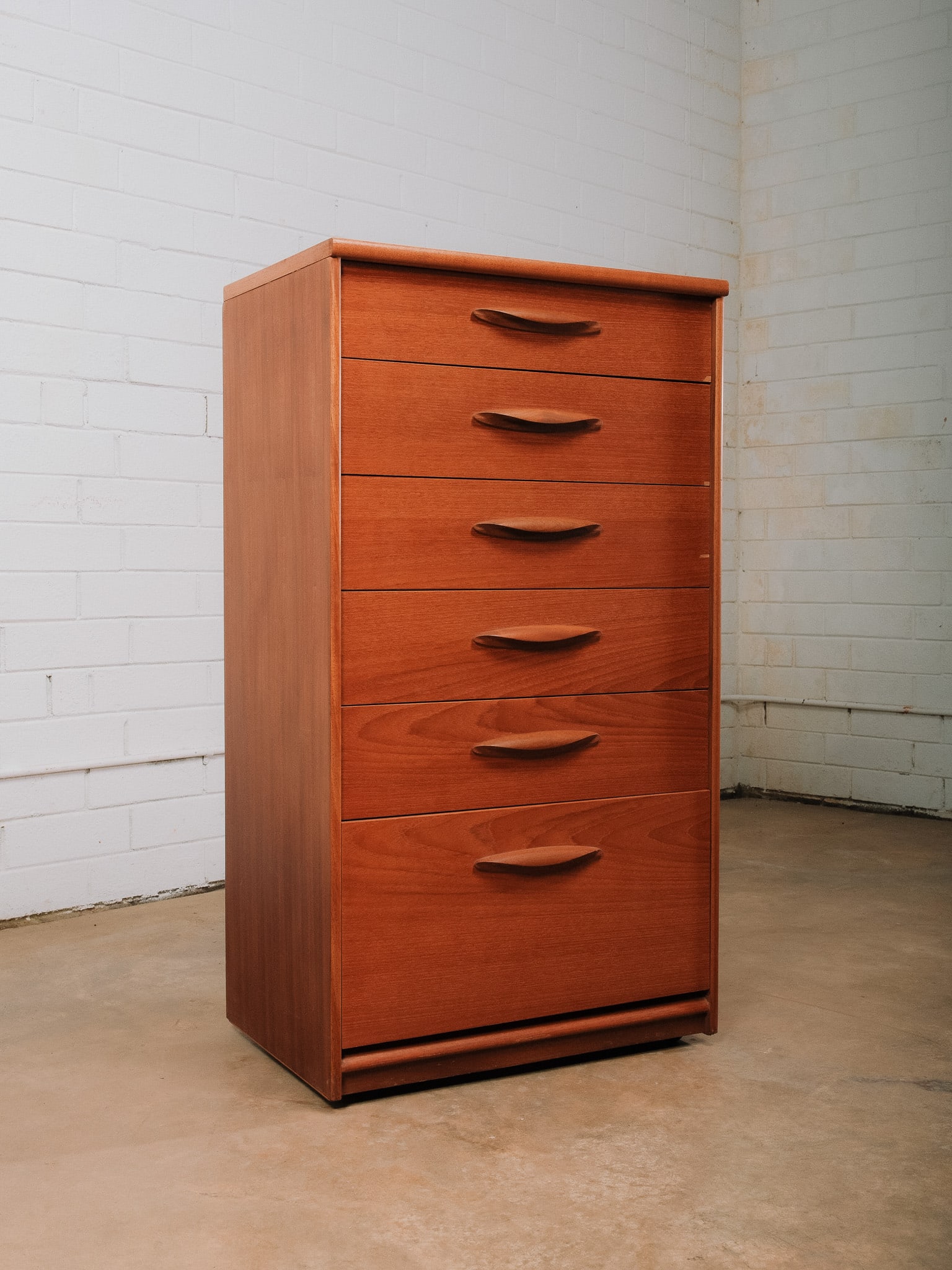 MCM Bachelor Chest - 2