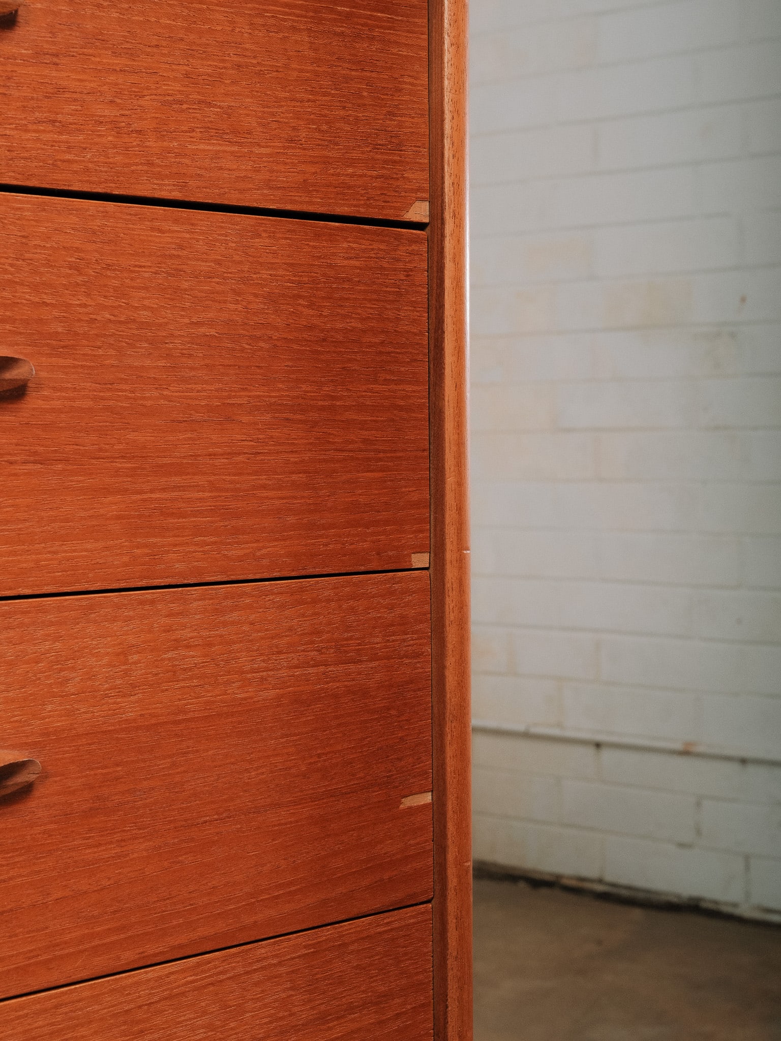 MCM Bachelor Chest - 6