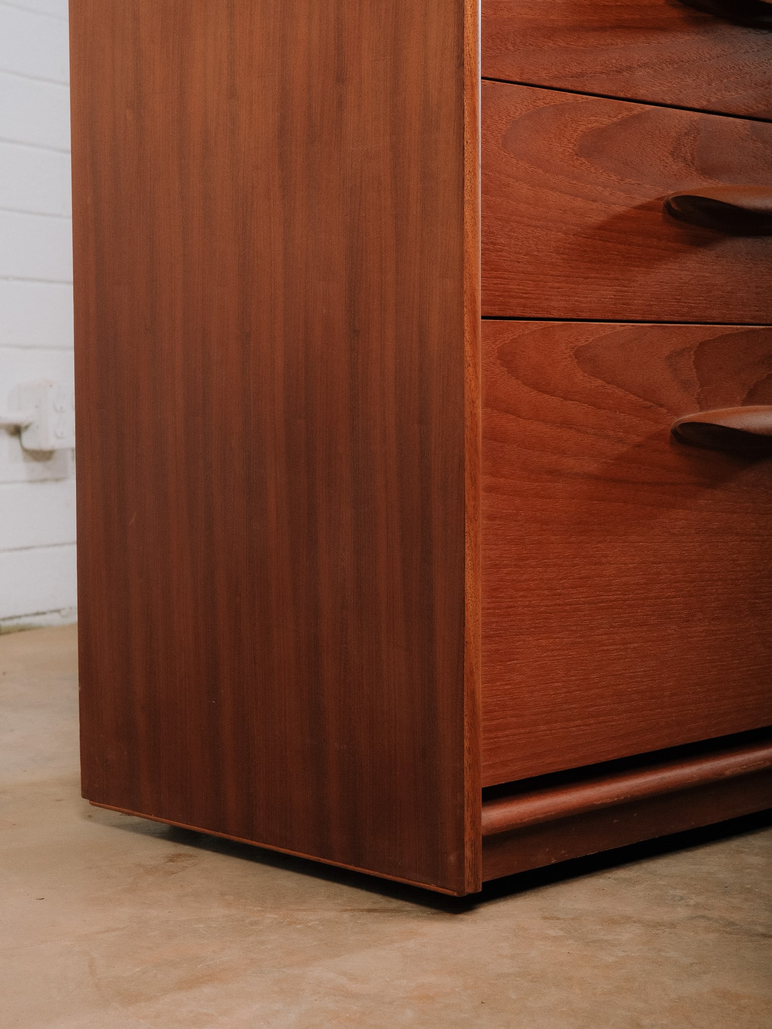MCM Bachelor Chest - 8