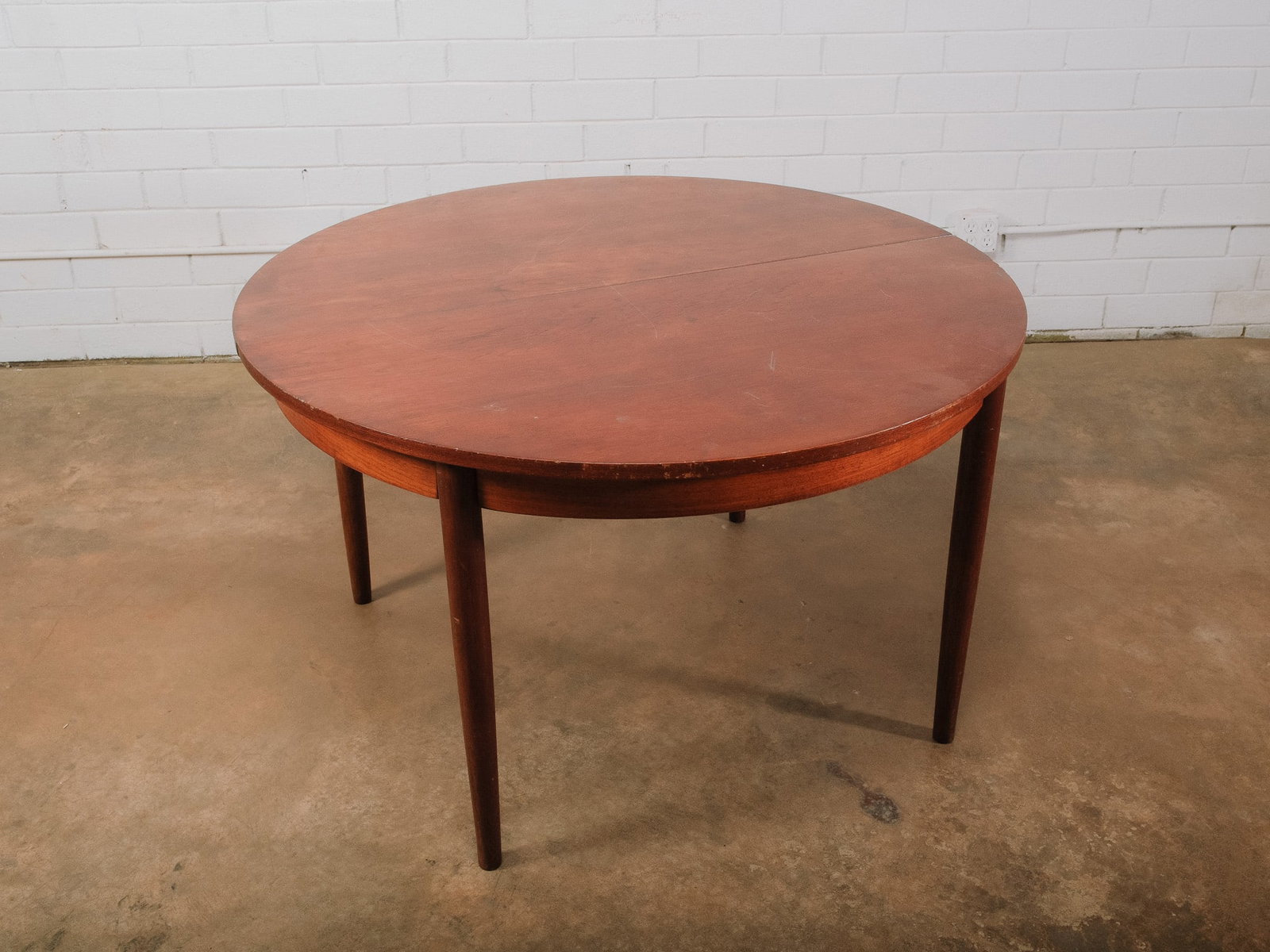 Mid-Century Modern Round Expanding Dining Table - 2