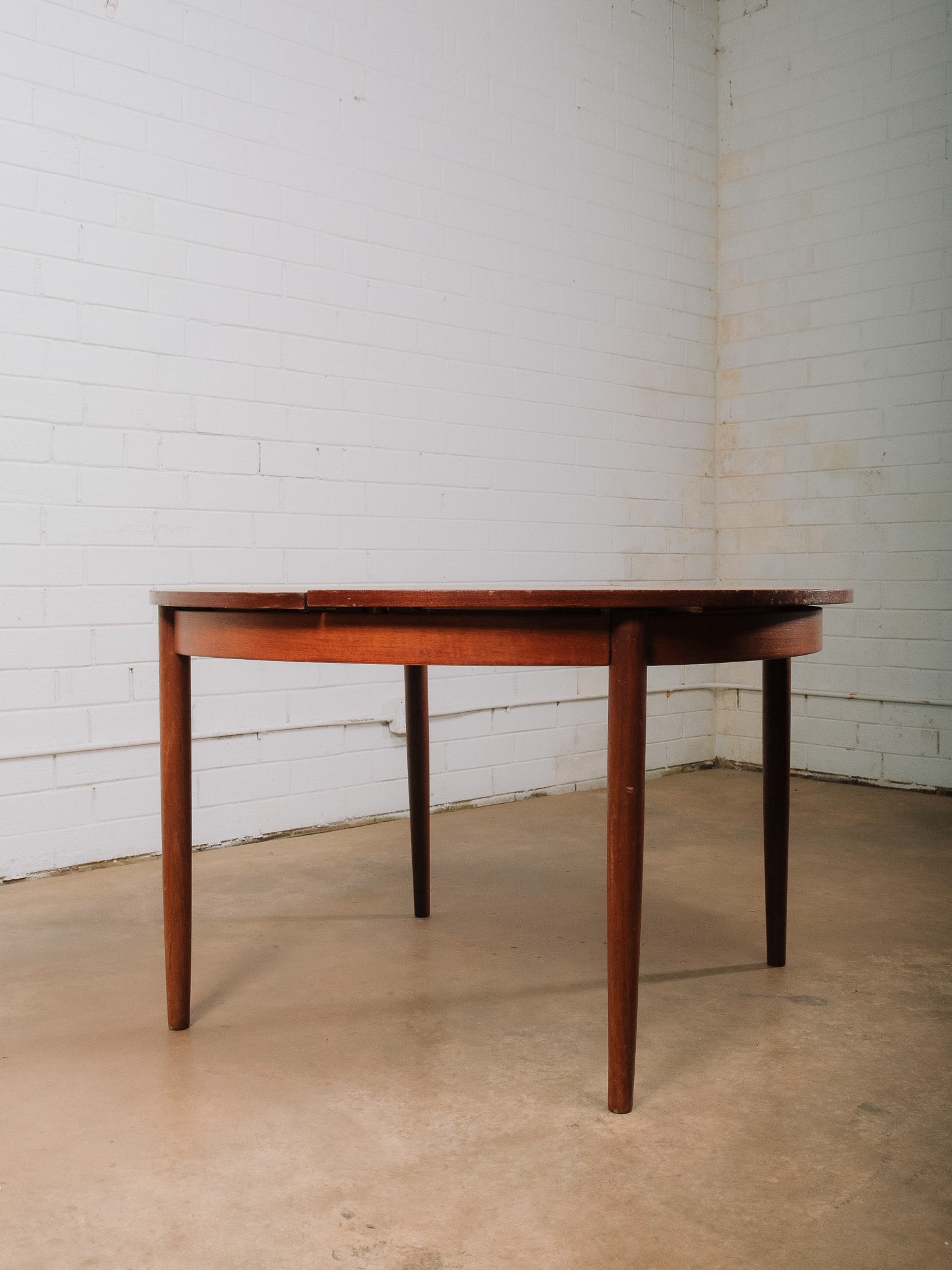 Mid-Century Modern Round Expanding Dining Table - 3
