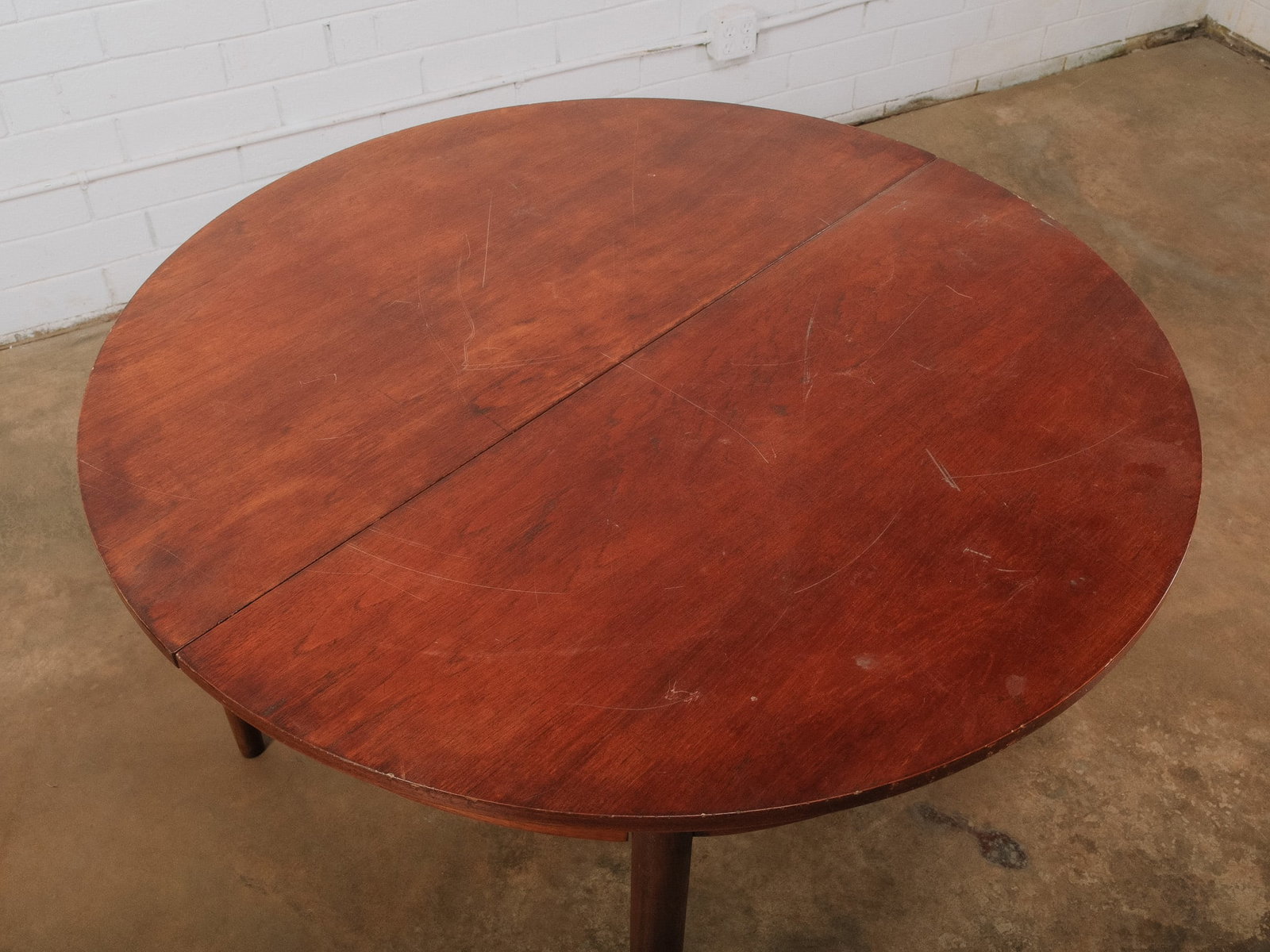 Mid-Century Modern Round Expanding Dining Table - 4