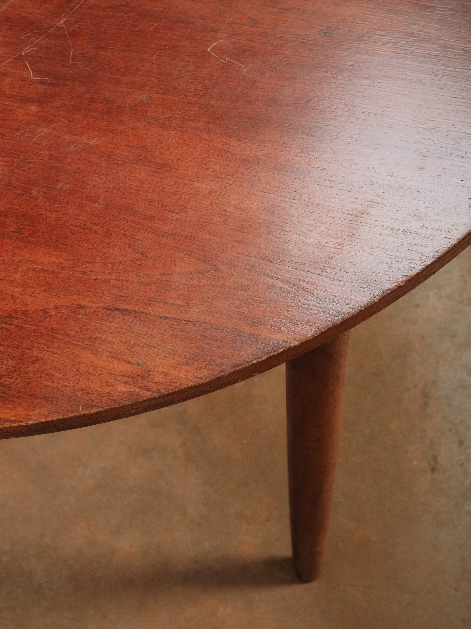 Mid-Century Modern Round Expanding Dining Table - 5