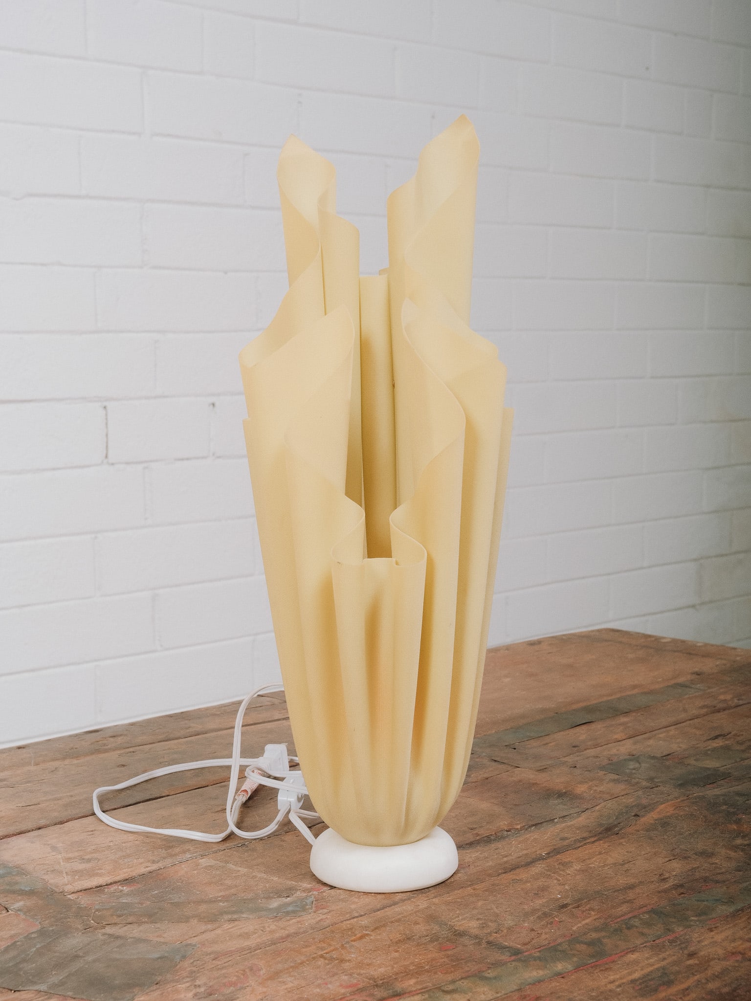 Vintage 1970's Ophelie Table Lamp by Georgia Jacob: Vintage 1970's Ophelie Table Lamp by Georgia Jacob featuring an abstract geometric acrylic shade in a warm cream finish set on a round white base. The architectural design casts a soft ambient light w
