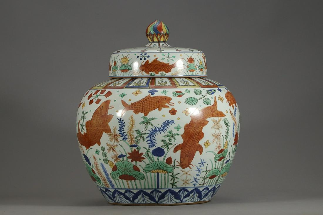 JIAJING MARK WUCAI FISH ALGAE PATTERN JAR: Time: Jiajing Period 16 Century / Height 17.32 in / Belly-Diameter 16.14 in
