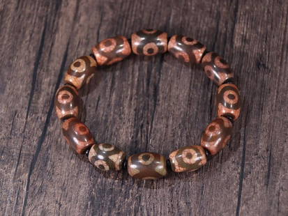 DZI BEADED BRACELET: 1.74*1.29cm Description Statement: Any description statement is given as a courtesy to a client, is an opinion and should not be treated as a statement of fact and Merces Gallery shall have no