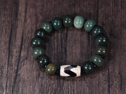 AGATE BEADED BRACELET WITH DZI BEAD: Dzi Bead 2.47*1.26cm Description Statement: Any description statement is given as a courtesy to a client, is an opinion and should not be treated as a statement of fact and Merces Gallery shall have