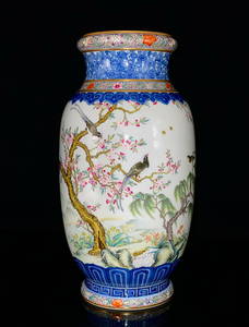 CHINESE POLYCHROME ENAMELED VASE DEPICTING 'BIRD AND FLOWER', 'QING QIANLONG' MARK