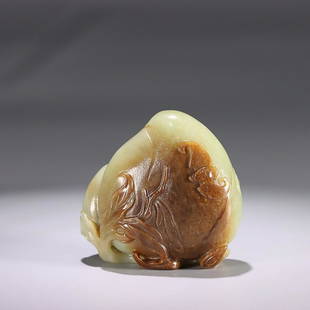 CHINESE HETIAN JADE PEACH WITH CARVED 'BAT': Length 7cm/ Weight 6.5cm/ Thickness3.5cm/ Weight 0.262kg Description Statement: Any description statement is given as a courtesy to a client, is an opinion and should not be treated as a statement