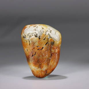 HETIAN JADE HANDPIECE WITH CARVED 'MONKEY': Length 8.8cm/ Width 6.2cm/ Thickness3.5cm/ Weight 0.347kg Description Statement: Any description statement is given as a courtesy to a client, is an opinion and should not be treated as a statement