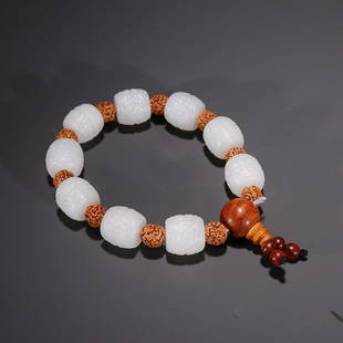 CHINESE HETIAN JADE BEADED BRACELET WITH CARVED 'GANODERMA': Bead-Diameter: 1.4x1.5cm. Weight: 62g Description Statement: Any description statement is given as a courtesy to a client, is an opinion and should not be treated as a statement of fact and Merces