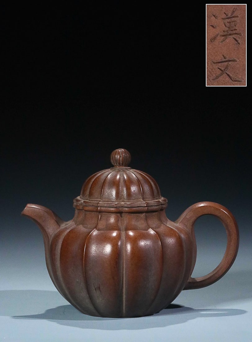 CHINESE ZISHA TEAPOT: Length: 16.3cm, Width: 11cm, Height: 12.2cm. Description Statement: Any description statement is given as a courtesy to a client, is an opinion and should not be treated as a statement of fact and Mer